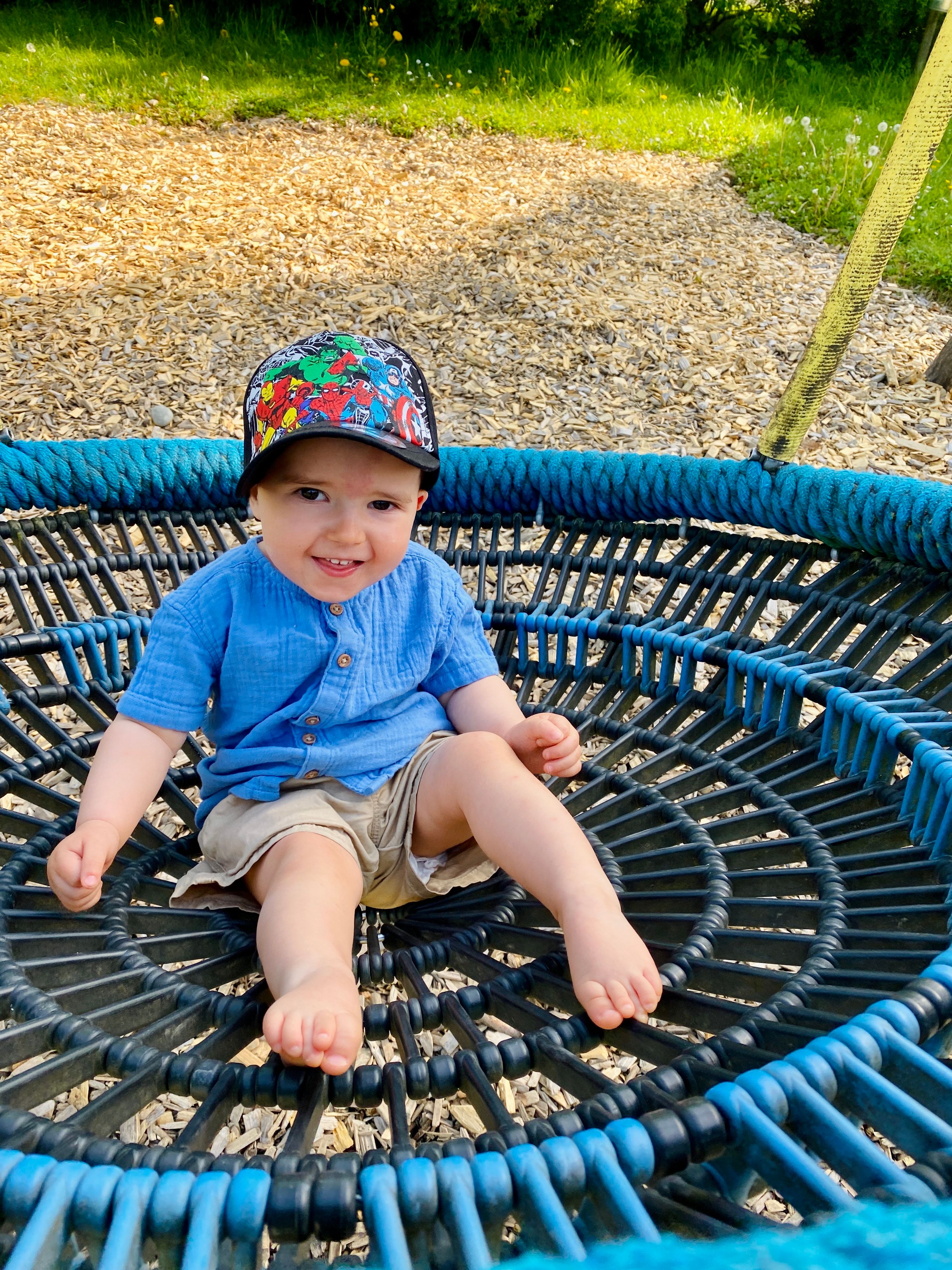 Der zweijährige Matteo wünscht sich neue Möbel für sein Kinderzimmer.