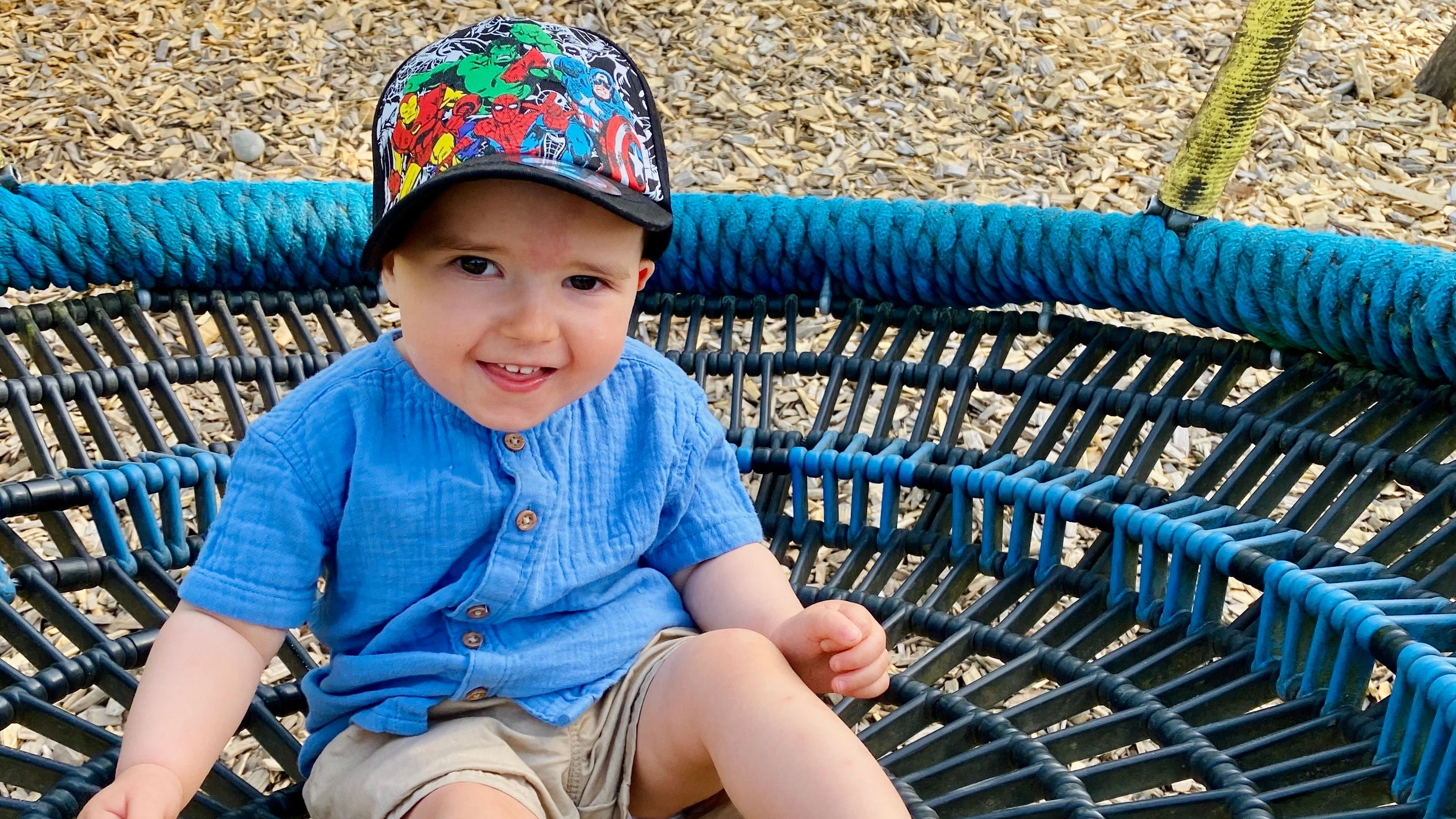 Der zweijährige Matteo wünscht sich neue Möbel für sein Kinderzimmer.