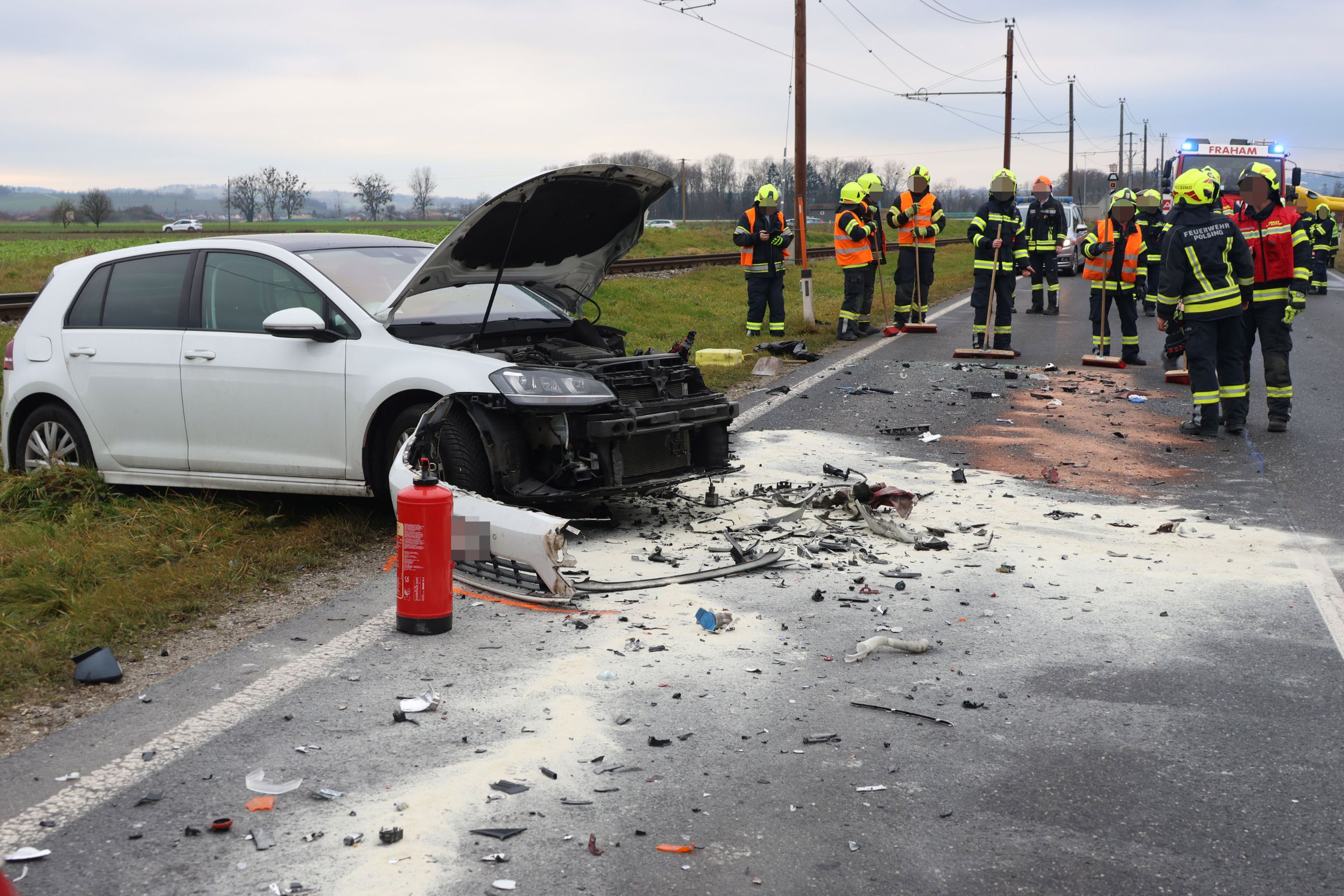 Die Autos wurden bei dem Unfall komplett zerfetzt.