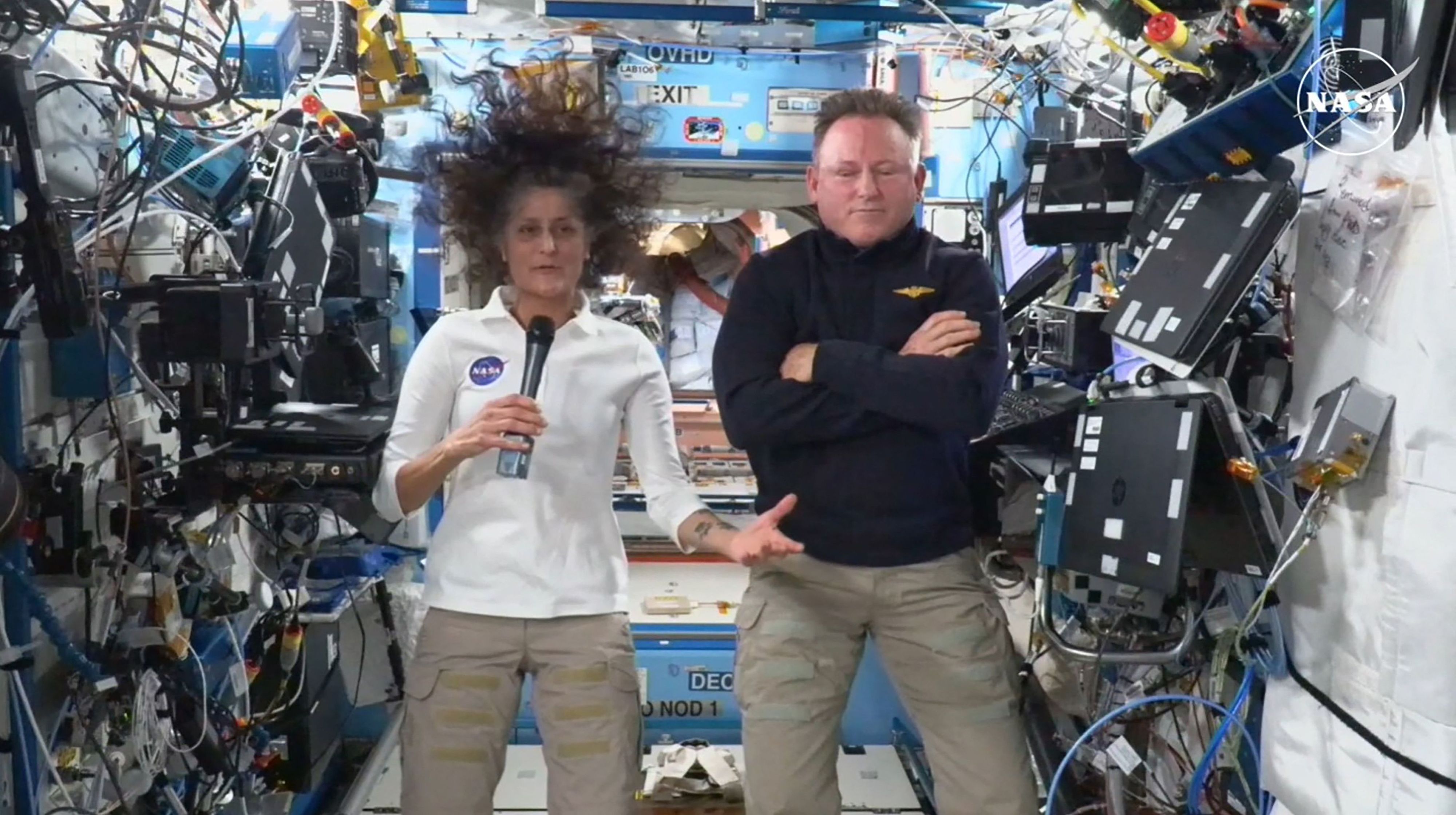 Im September hielten die Astronauten Suni Williams (l.) und Butch Wilmore (r.) eine Nachrichten-Konferenz auf der internationalen Raumstation ISS.