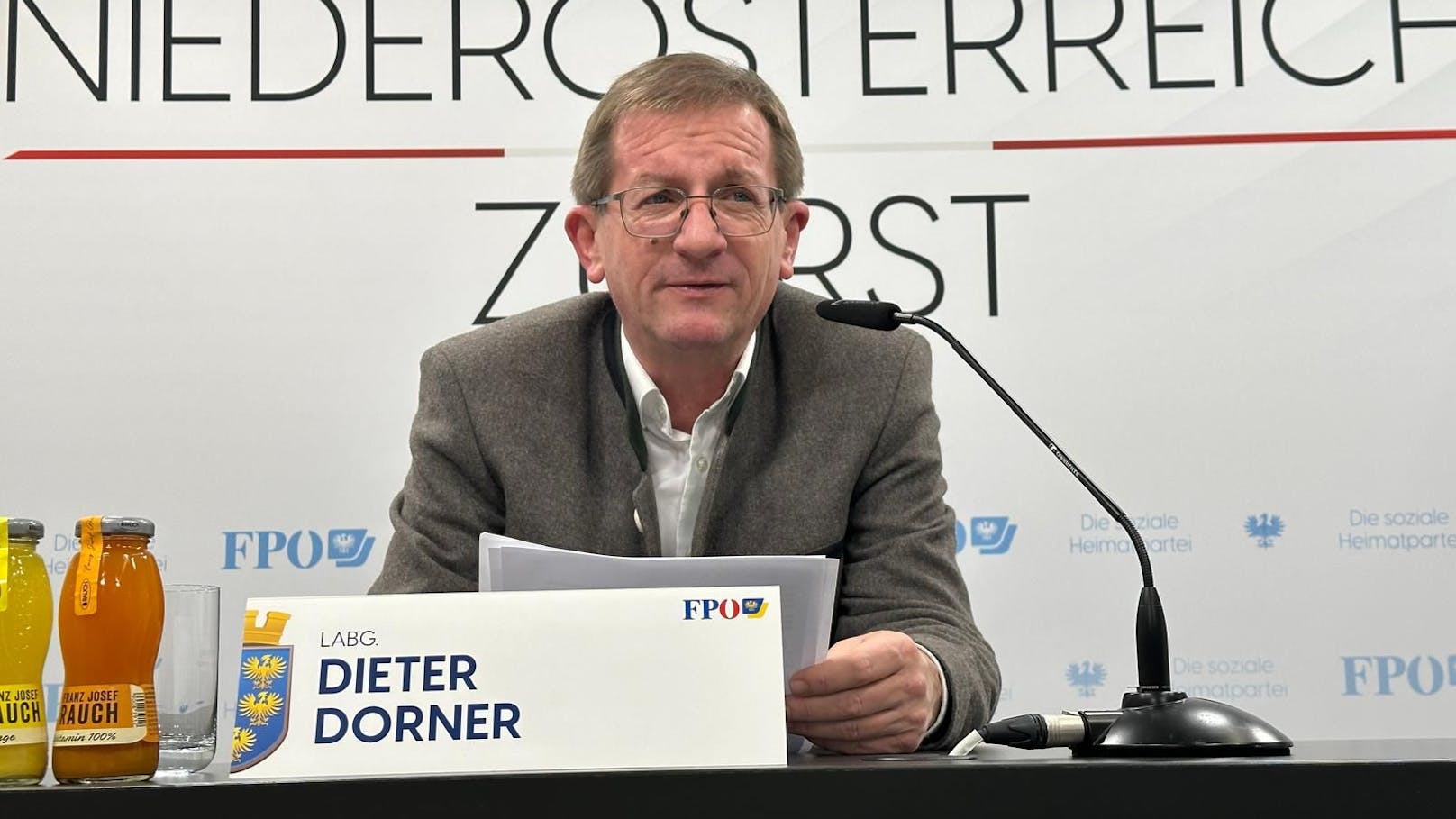 Dieter Dorner (FPÖ) bei der Pressekonferenz