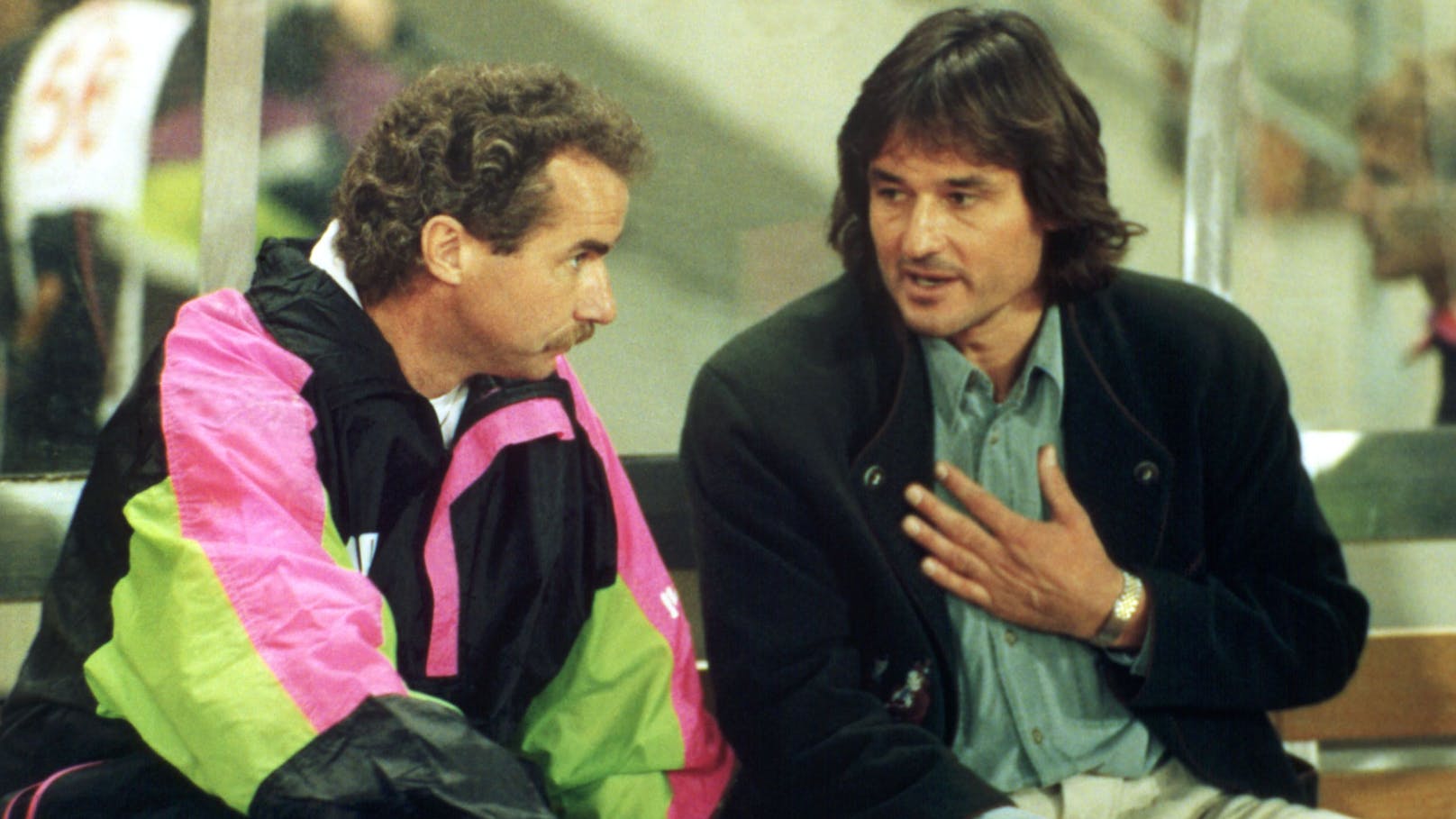 <strong>9. Oktober 1991:</strong> Teamchef Alfred Riedl (l.) und Didi Constantini auf der Betreuerbank beim Spiel Österreich–Dänemark (0:3) im Wiener Praterstadion.