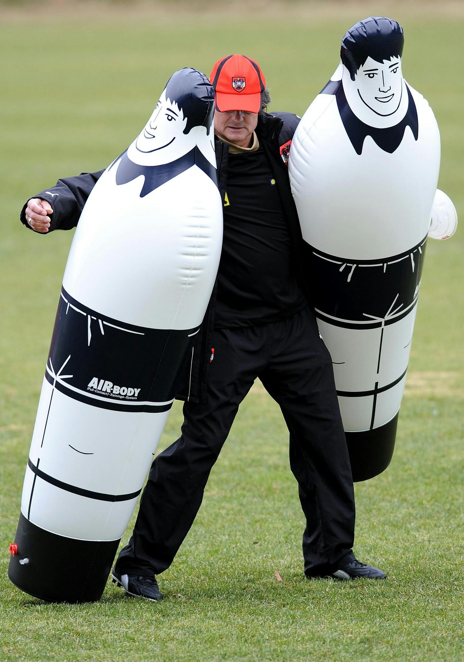 <strong>24. März 2009:</strong> Teamchef Didi Constantini während des Trainings der österreichischen Fußball-Nationalmannschaft in Velden.