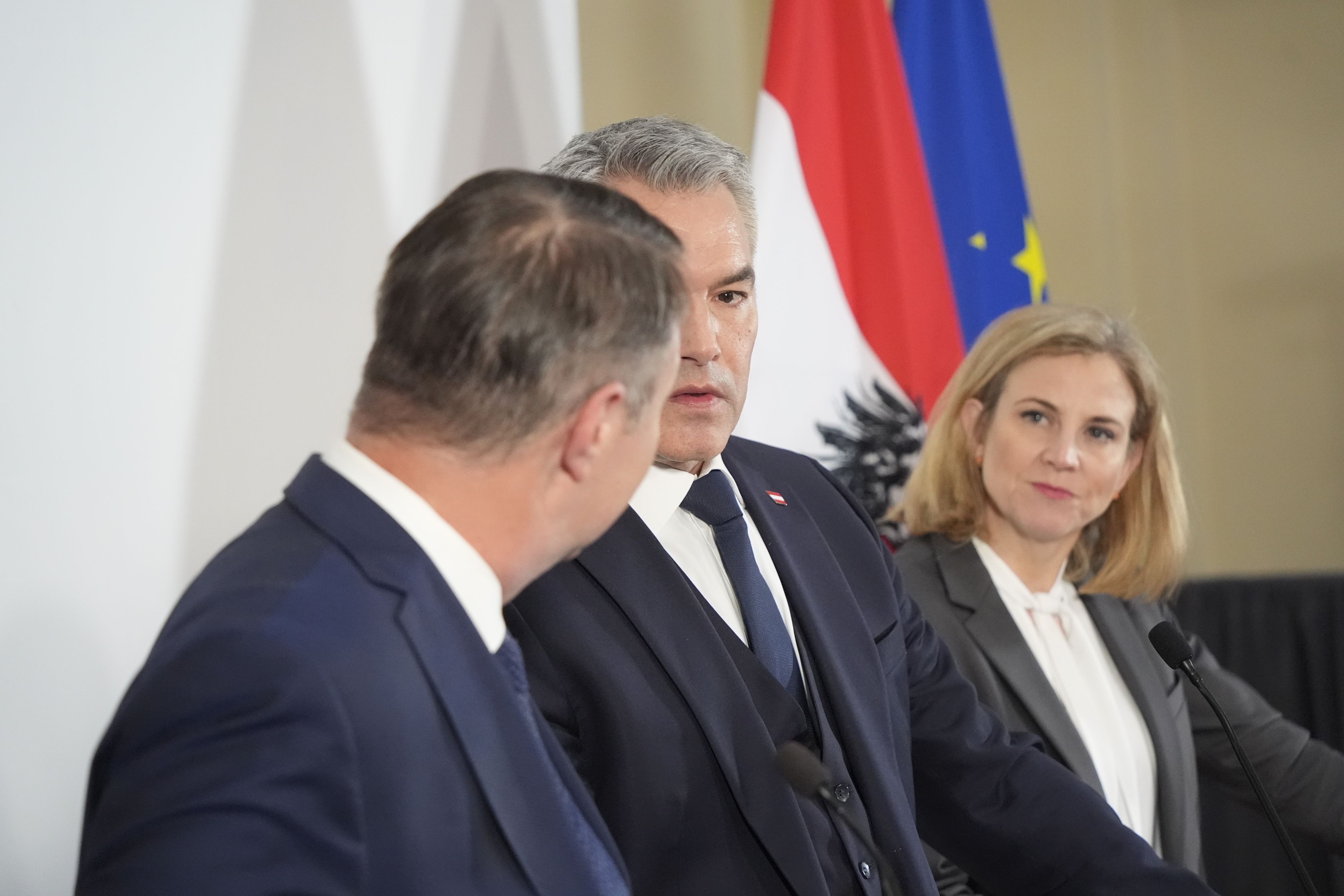 Karl Nehammer (ÖVP), Andreas Babler (SPÖ) und Beate Meinl-Reisinger (Neos) haben für ihre Ampel noch viel zu klären.