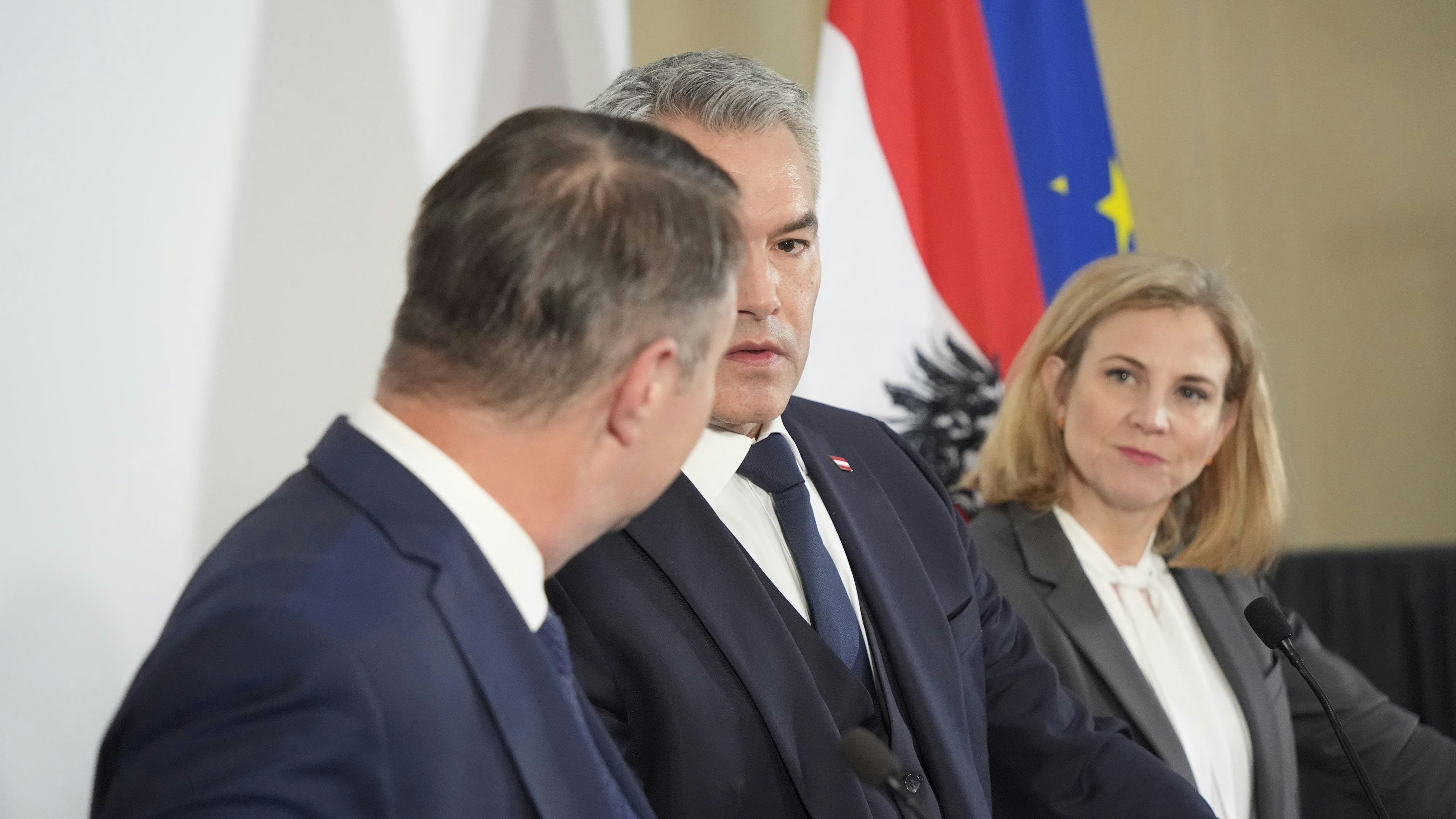 Karl Nehammer (ÖVP), Andreas Babler (SPÖ) und Beate Meinl-Reisinger (Neos) haben für ihre Ampel noch viel zu klären.