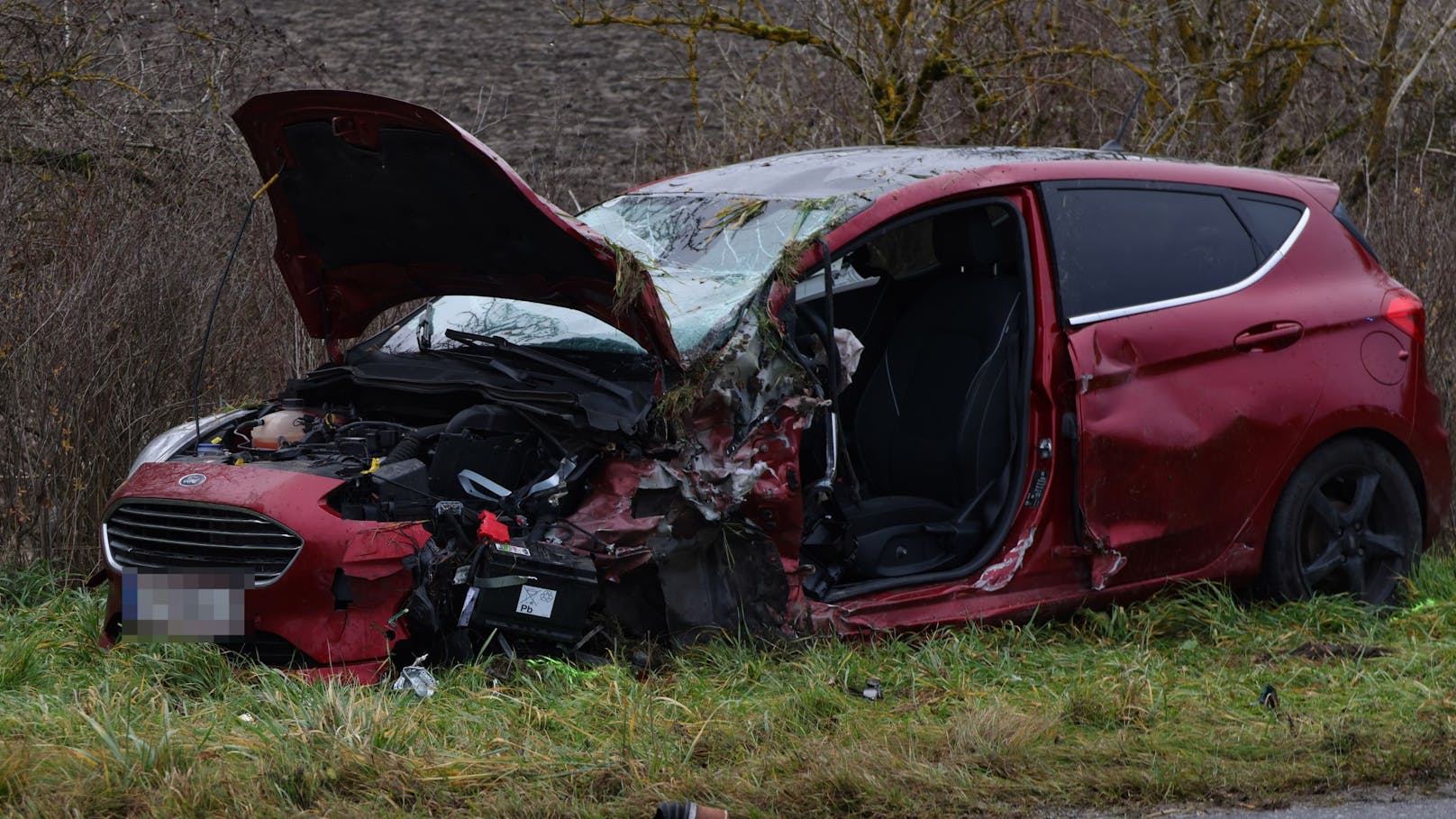 Ein schwerer Verkehrsunfall erschütterte am Dienstagmittag die Eferdingerstraße (B129) bei Alkoven (Bez. Eferding).