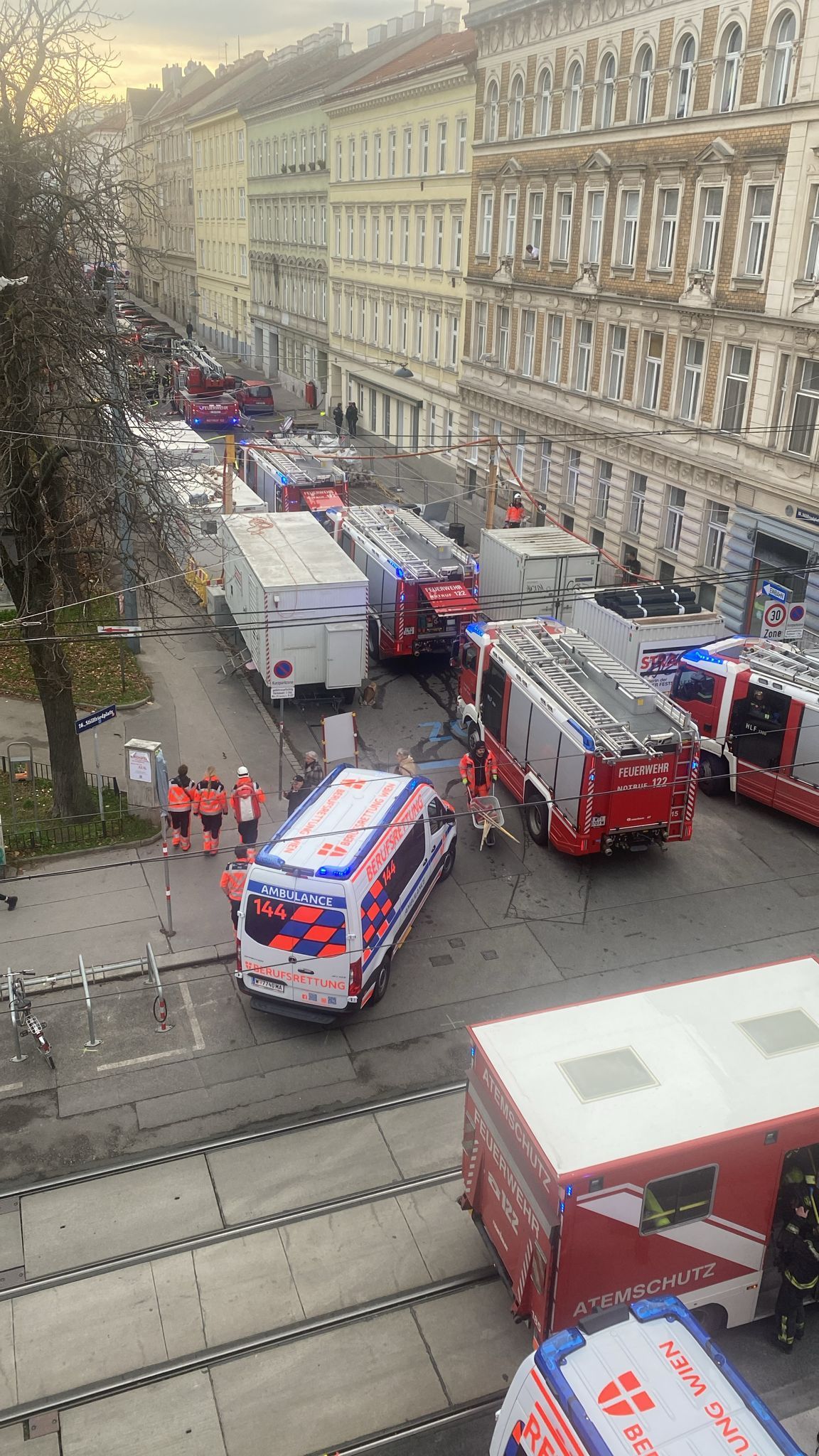 Der Brand nahe der Thaliastraße forderte einen Großeinsatz.