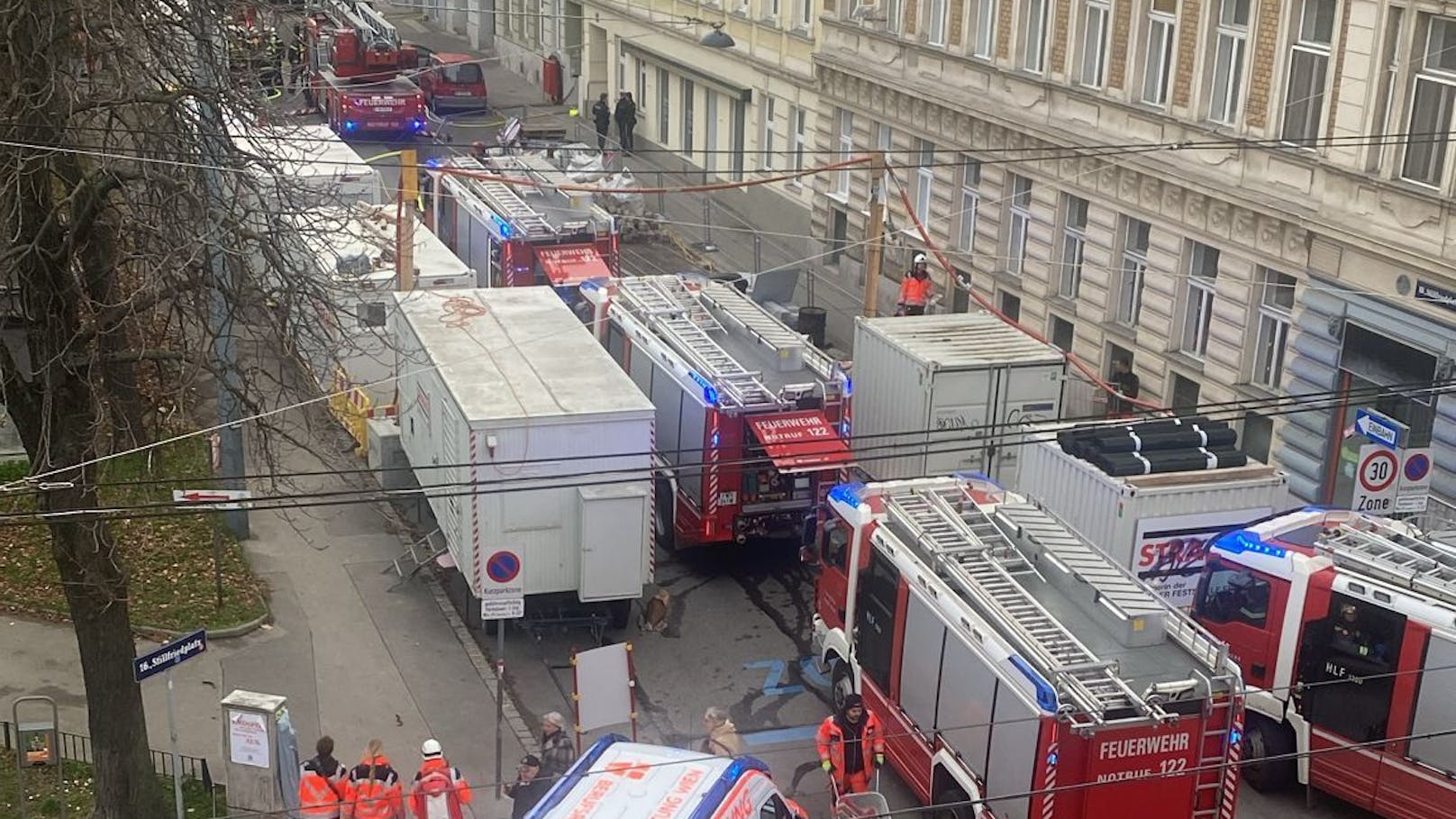 Flammen-Inferno in Wohnhaus! Großeinsatz in Wien