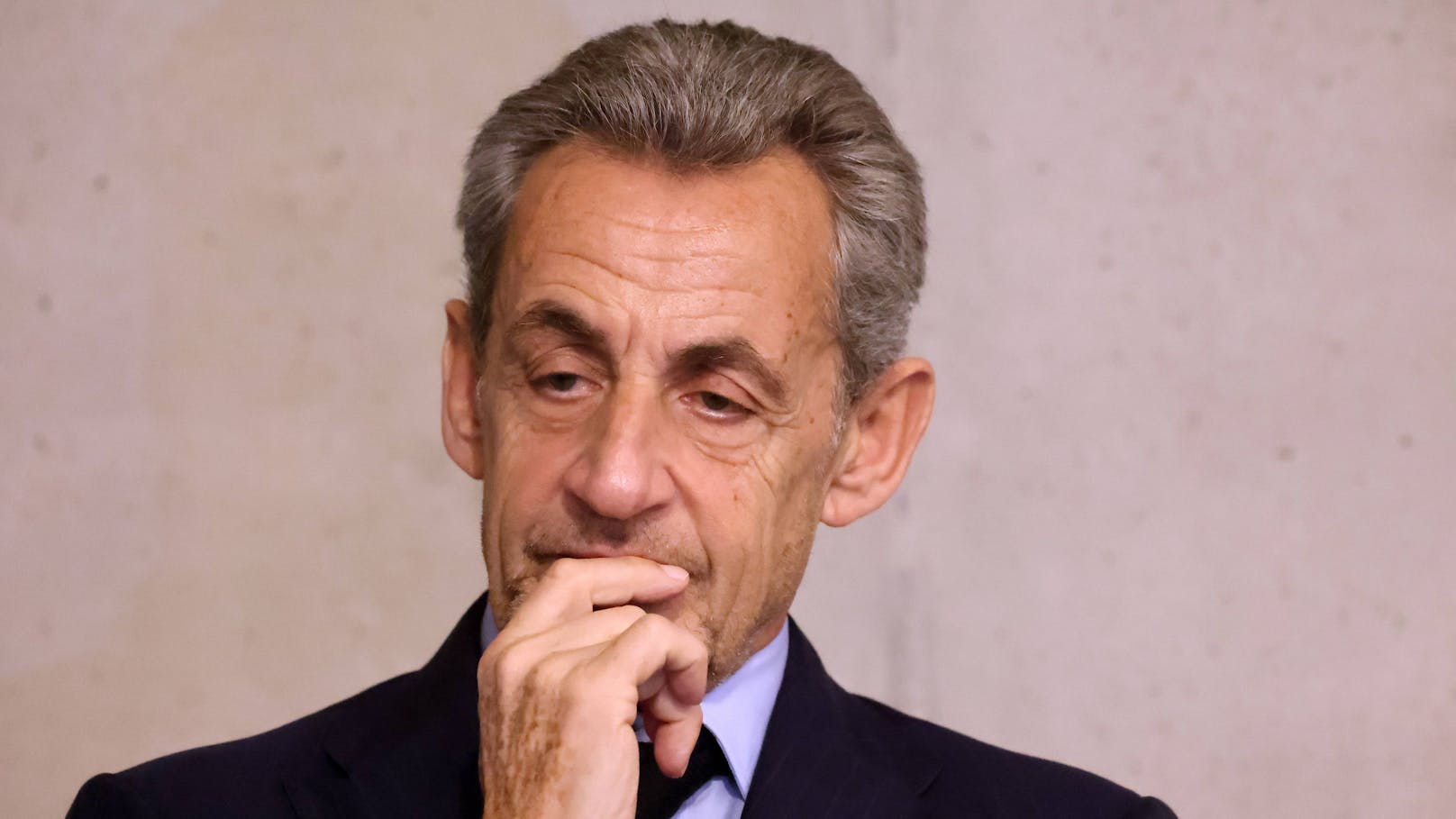 Frankreichs Ex-Präsident Sarkozy muss Fußfessel tragen