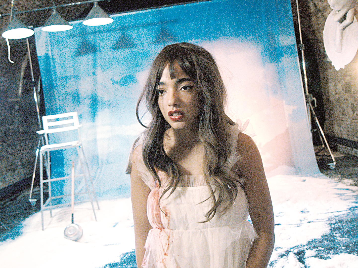 Safira Robens spielt eine Schauspielerin in der virtuellen Burg-Uraufführung 