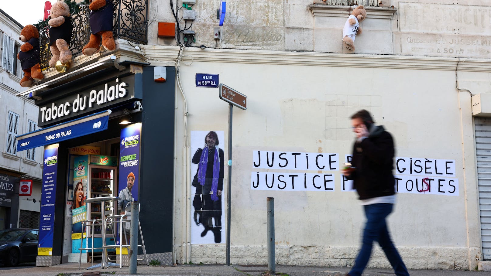 "Gerechtigkeit für Gisele, Gerechtigkeit für alle" steht auf einem Schild in Avignon.