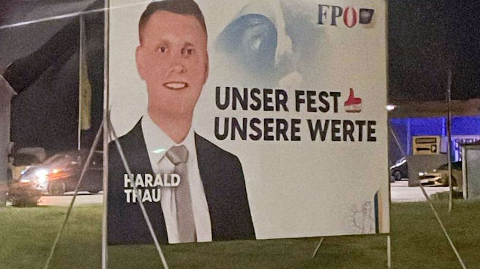 Bürgermeister entfernt Plakate – FPÖ droht mit Anzeige