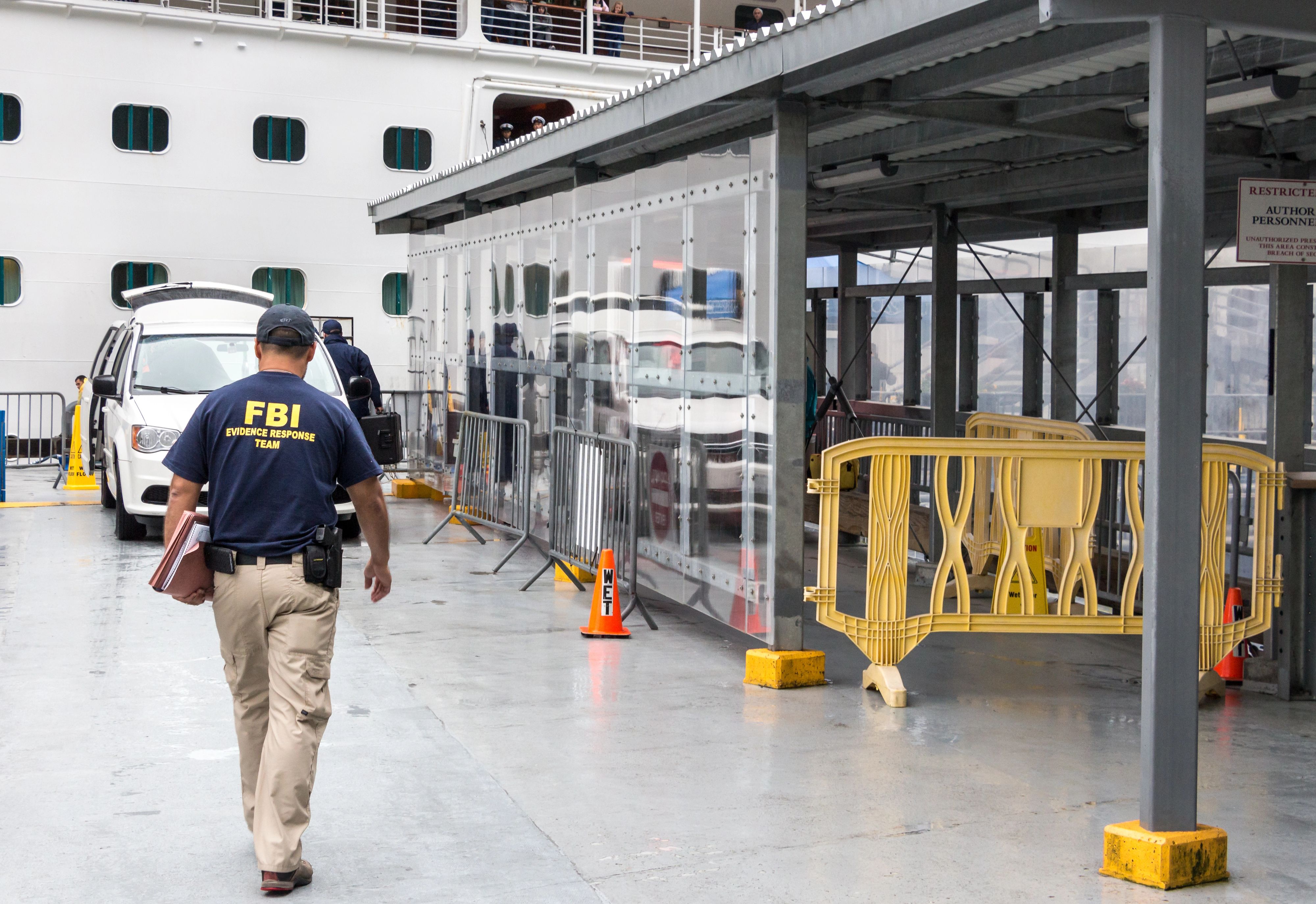 Ein Todesfall auf einem Kreuzfahrtschiff beschäftigt das FBI: Videoaufnahmen zeigen, wie der Passagier versucht, eine Tür in einem der Flure des Schiffes einzutreten. (Symbobild)