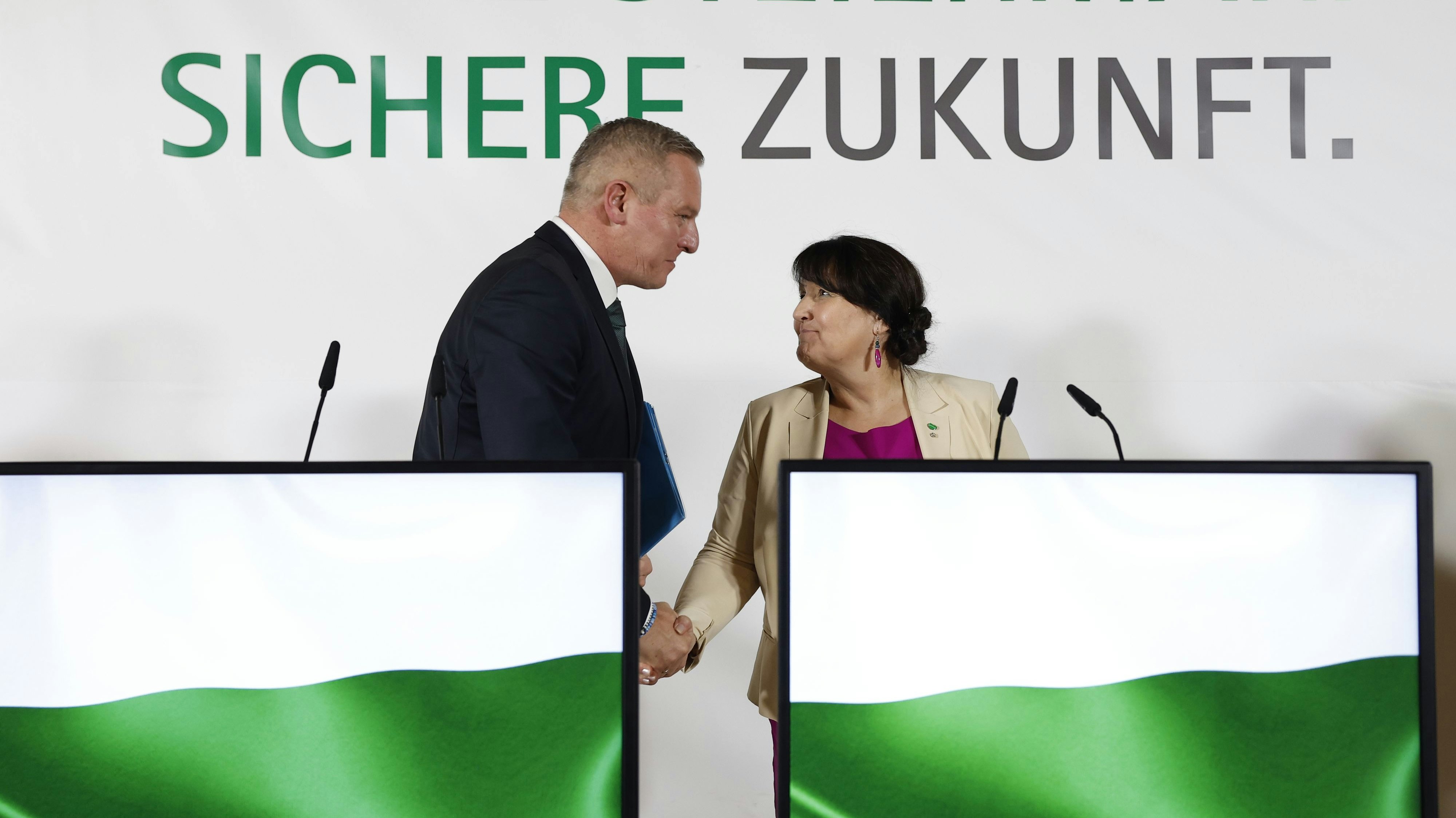 Für die nächsten fünf Jahre leiten Mario Kunasek (FPÖ) und Manuela Khom (ÖVP) die politischen Geschicke in der Steiermark.