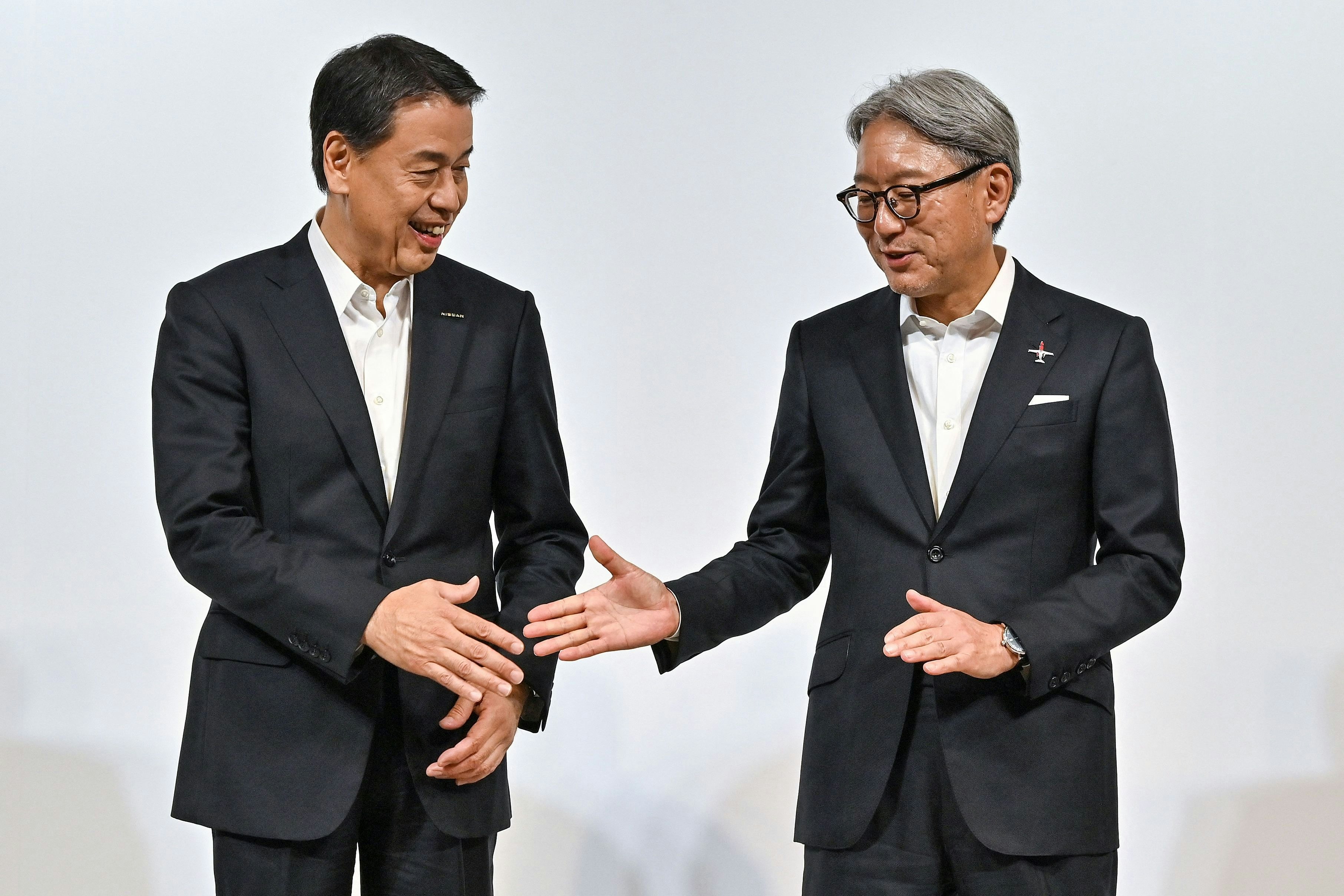 Makoto Uchida (l), Präsident von Nissan, und Toshihiro Mibe, CEO von Honda 