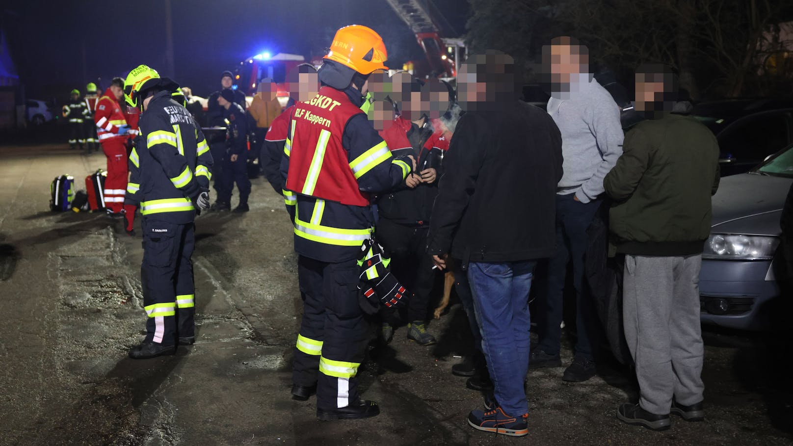 Ein Küchenbrand in einem Mehrparteienwohngebäude in Marchtrenk (Bezirk Wels-Land) hat am späten Mittwochabend für einen Einsatz zweier Feuerwehren gesorgt.