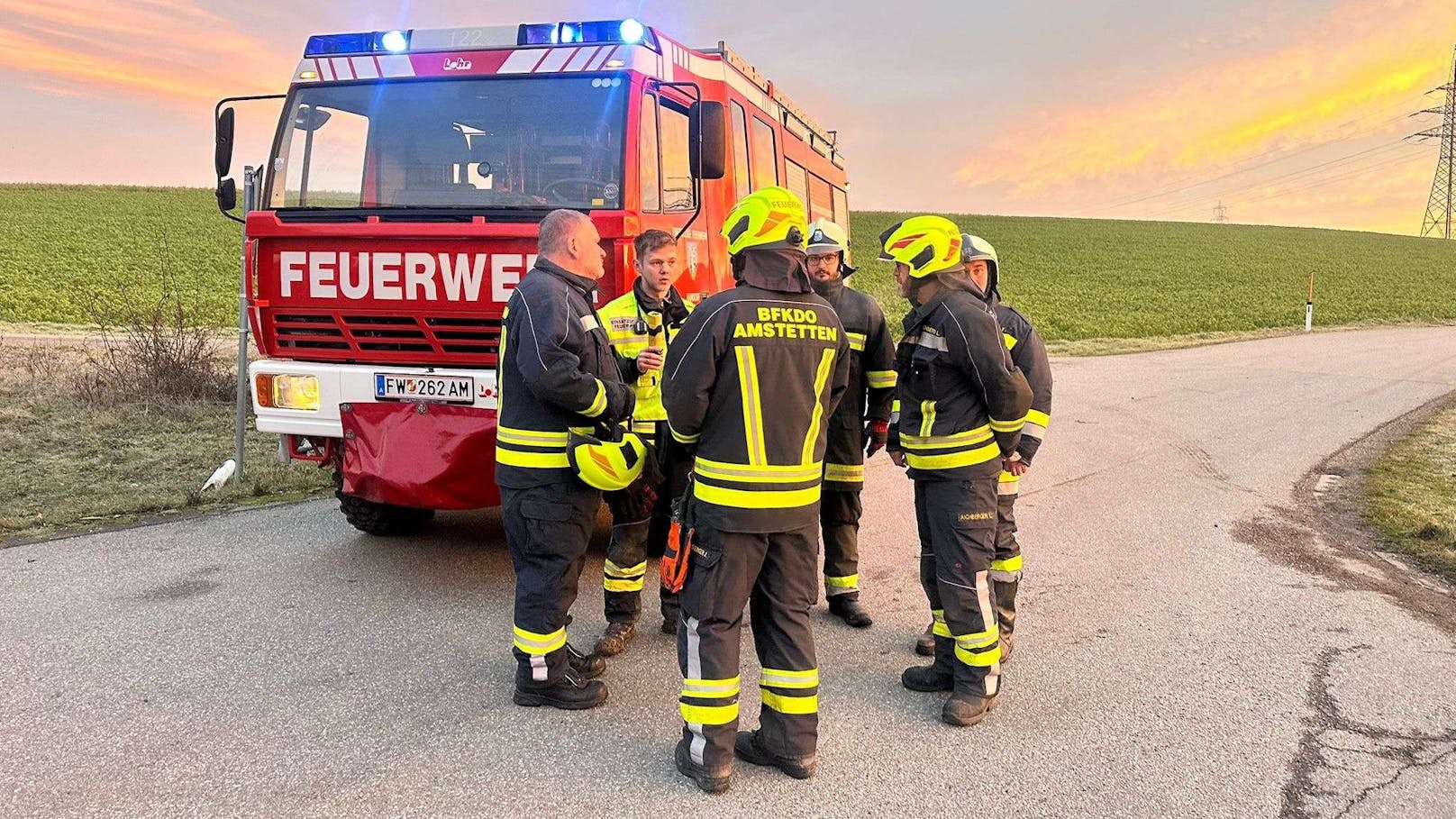 In den frühen Morgenstunden kam es in der Nähe von Haag zu einem schwerwiegenden Vorfall, bei dem eine Gashochdruckleitung gerissen ist.