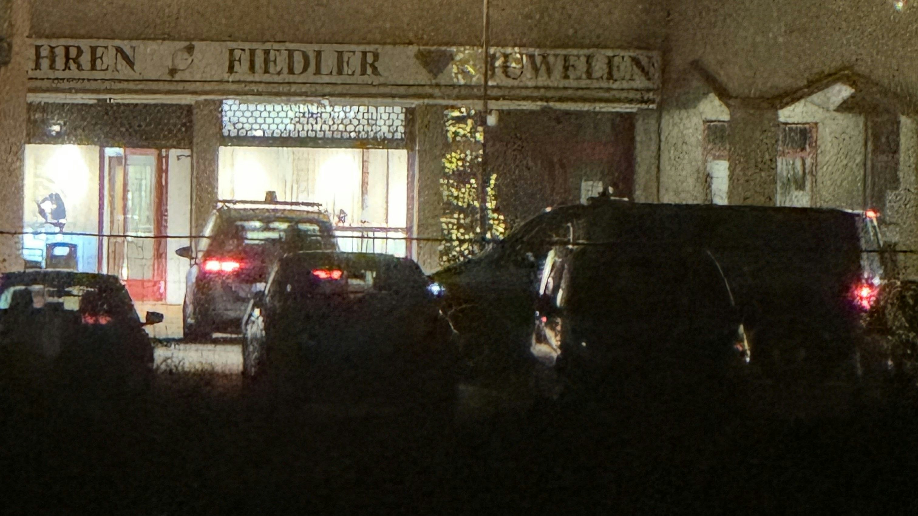 Heute.at - Juwelier-Einbruch in NÖ – Täter flüchtet mit Beute