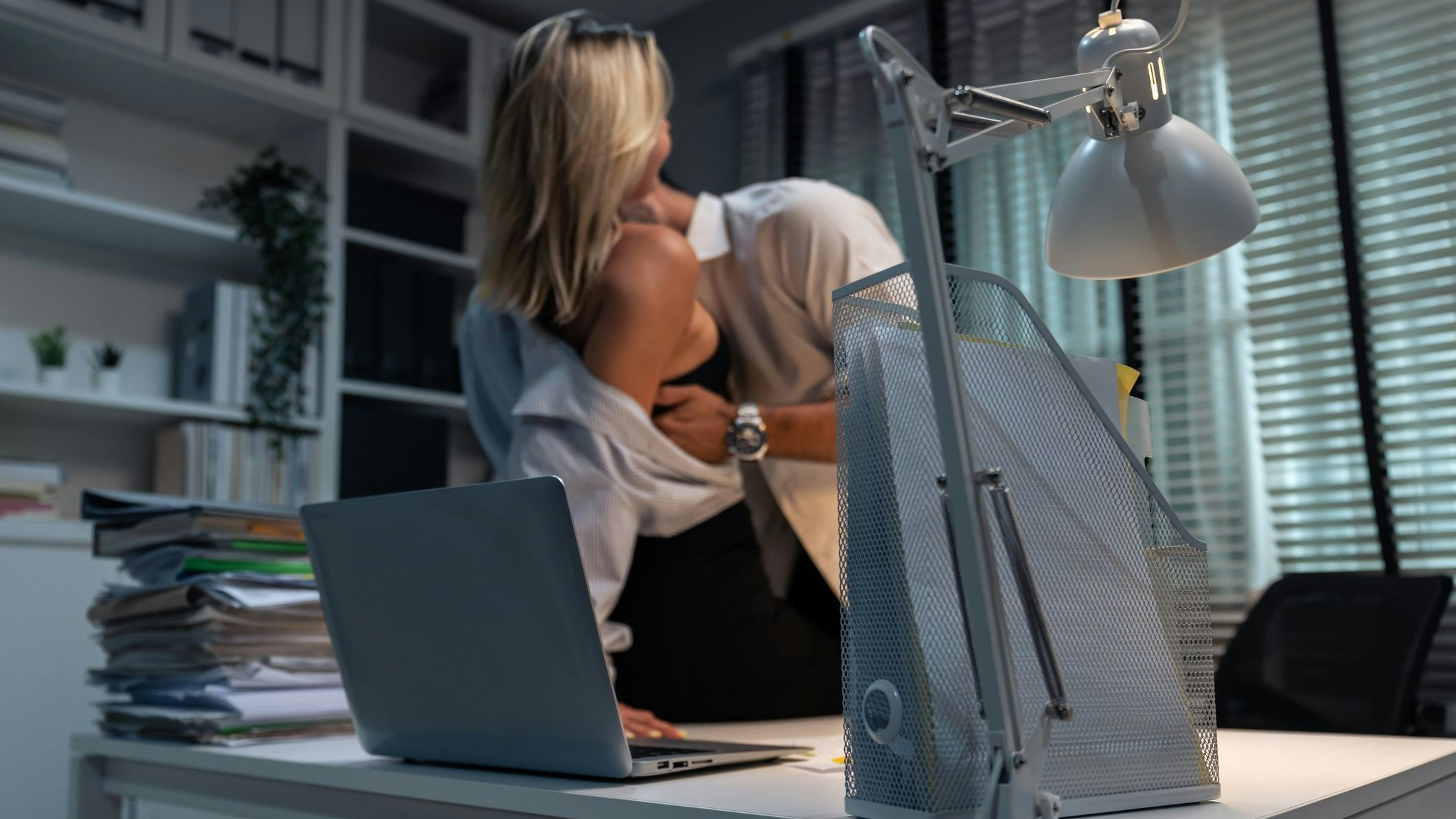 Eine Frau hat zugegeben, dass sie mit ihrem Chef geschlafen hat.