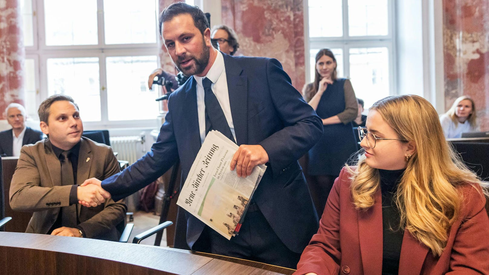 Georg Dornauer (SPÖ) nahm sein Mandat an und sitzt ab jetzt in der zweiten Reihe.