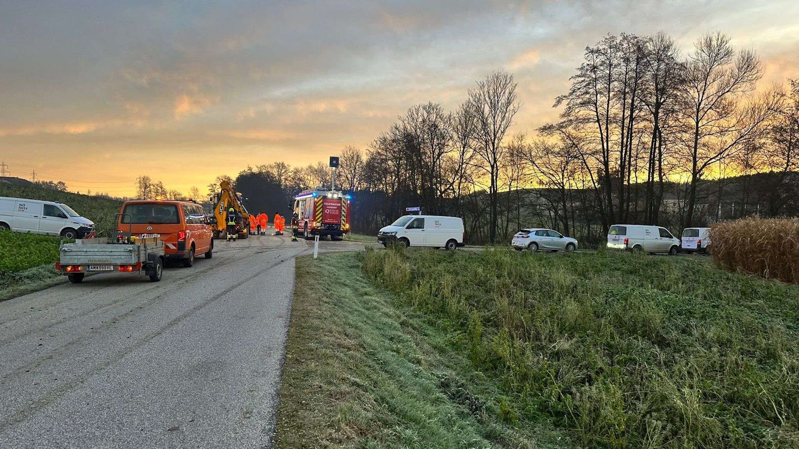 In den frühen Morgenstunden kam es in der Nähe von Haag zu einem schwerwiegenden Vorfall, bei dem eine Gashochdruckleitung gerissen ist.