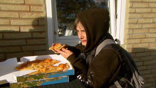 Bis auf verpflichtende Sozialstunden hat Carola (39) noch nie gearbeitet.