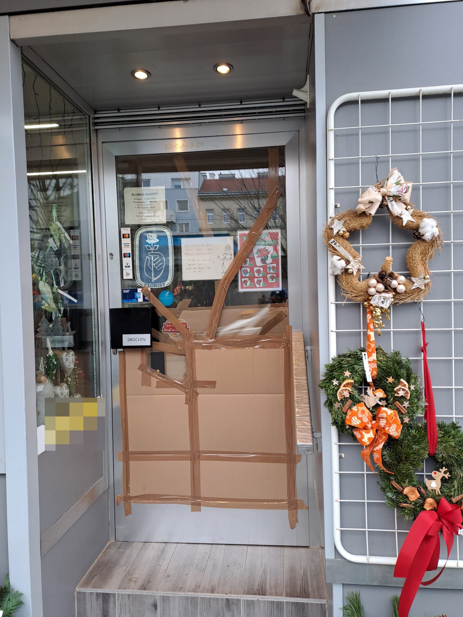 Mit Sicherheitshämmern sollen die Kids Fenster eingeschlagen haben.