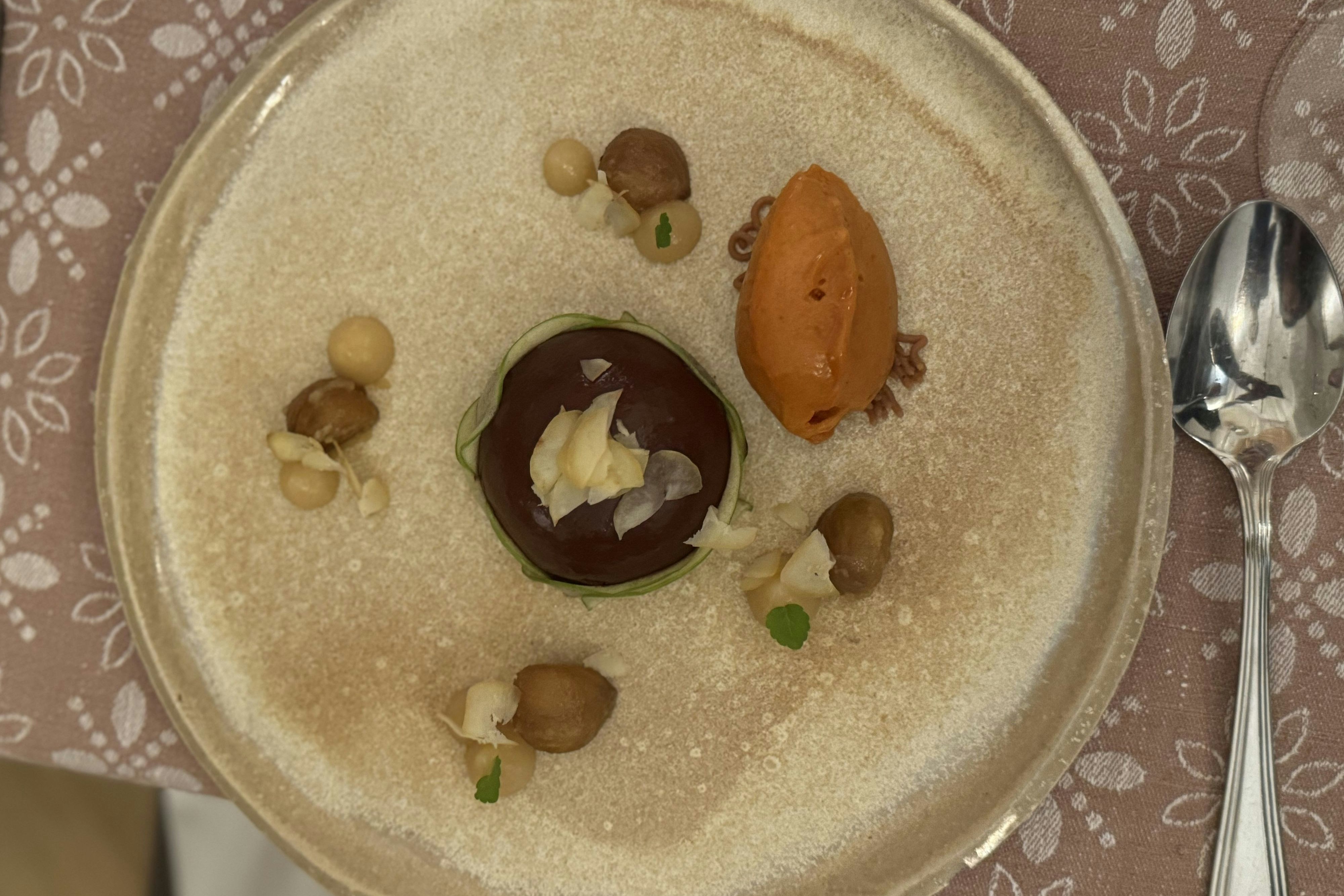 Maroni-Mousse mit Apfel und Hagebutte