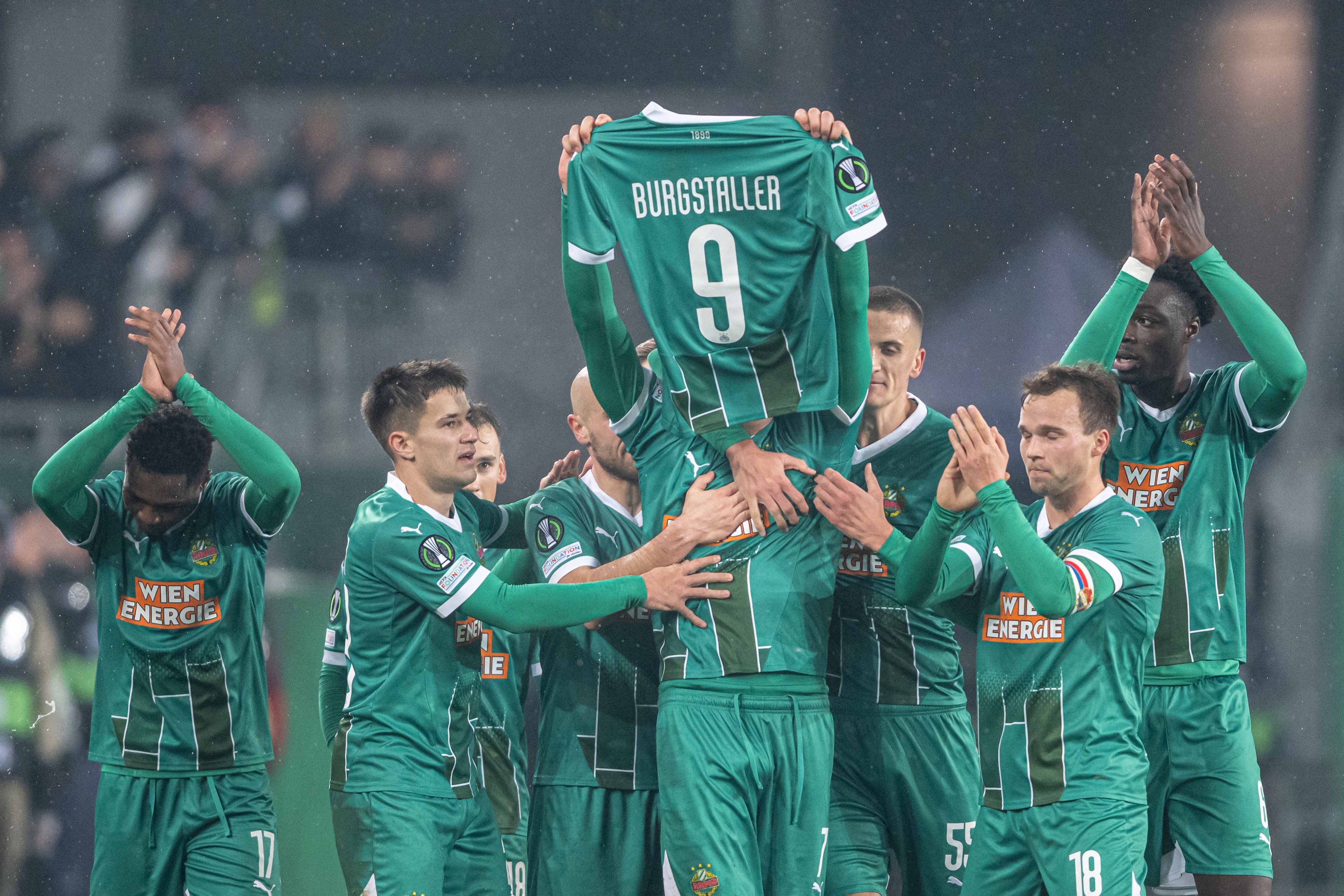 Rapid jubelt für den verletzten Star-Stürmer Guido Burgstaller.