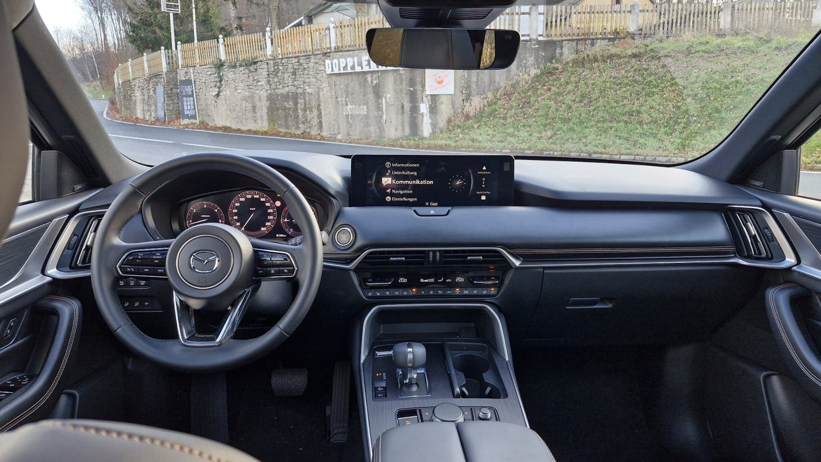 Das Cockpit des CX-80.