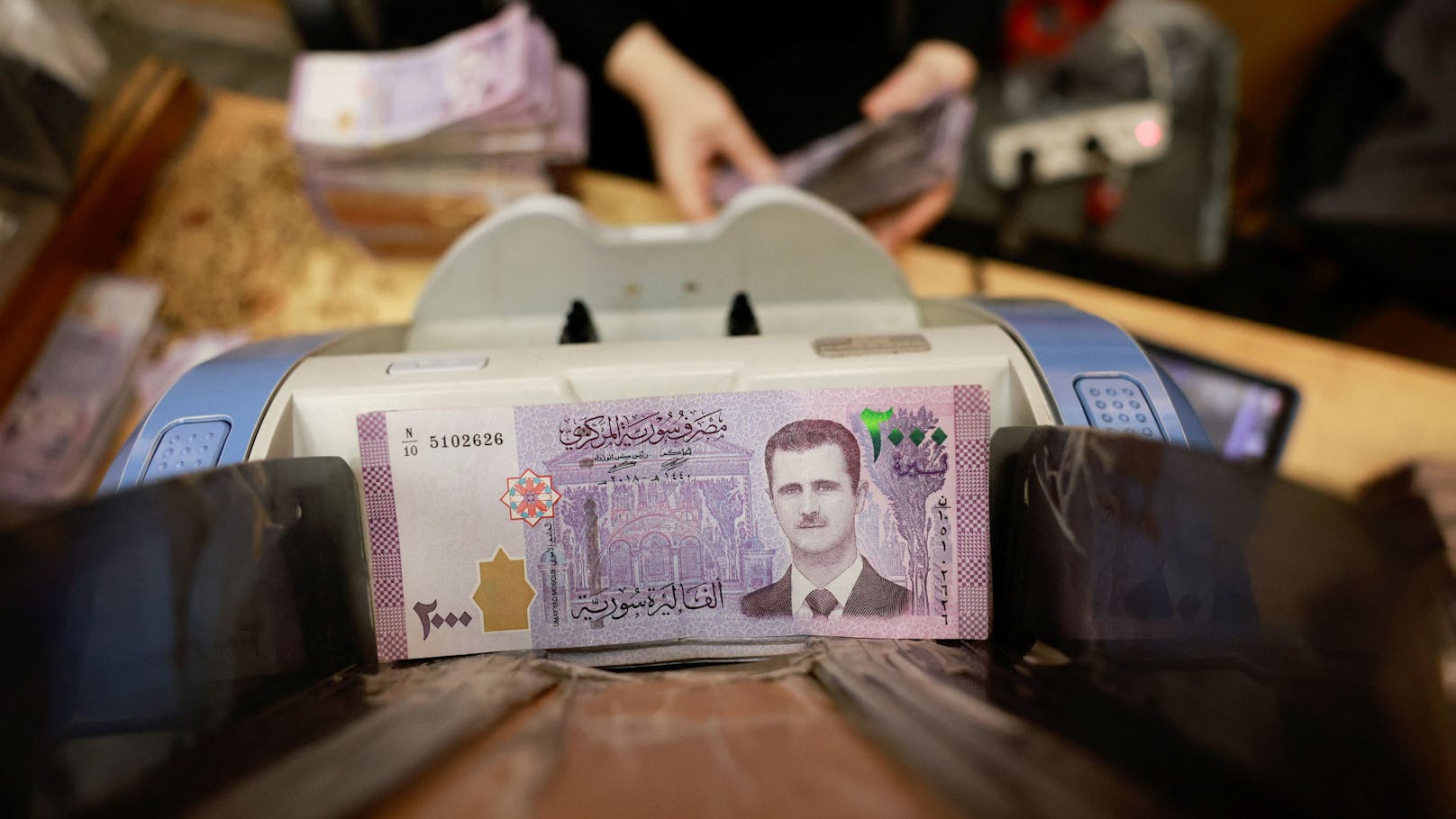 Die Menschen in Syrien woll das Geld mit dem Assad-Konterfei loswerden.