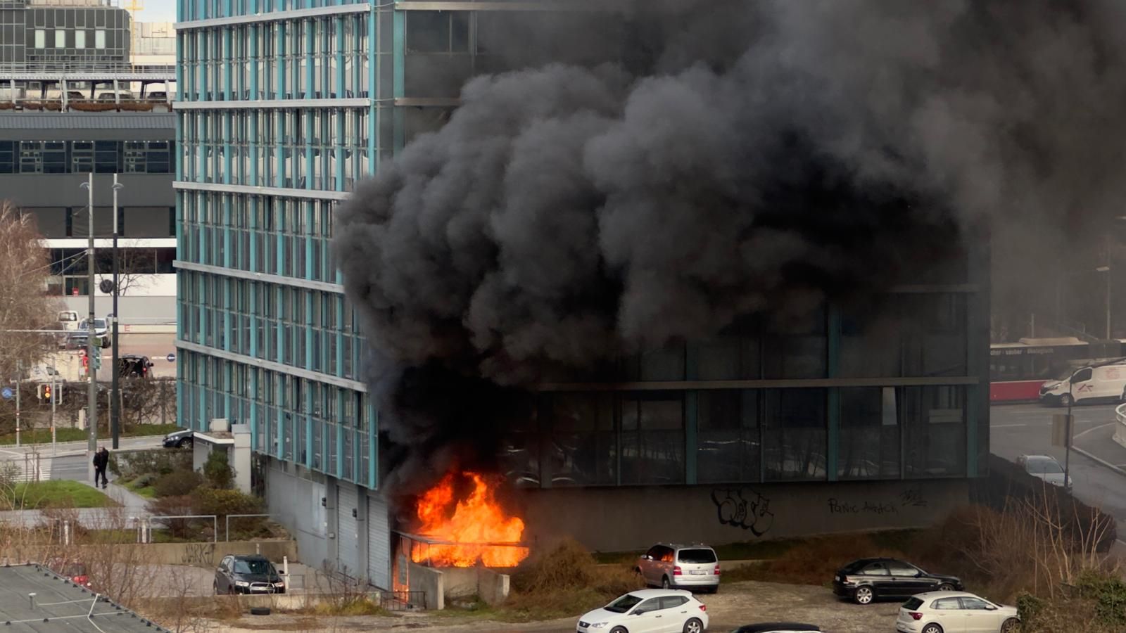 Feuer bei der Notunterkunft in der Muthgasse (Wien-Döbling). 