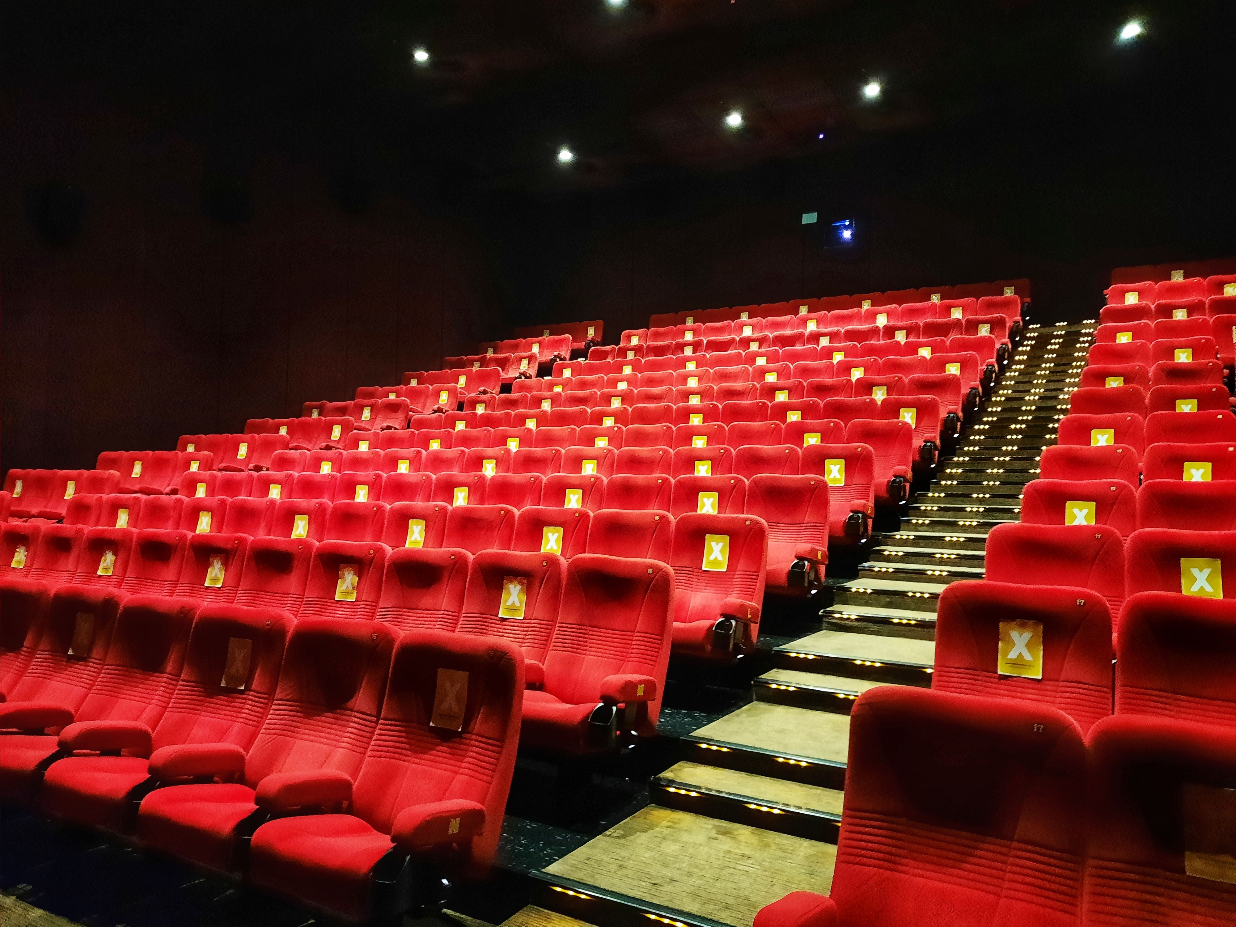 In Spanien füllen sich die Sitze ausgewählter Kinos mit einer Horde nackter Zuseher. (Symbolbild)