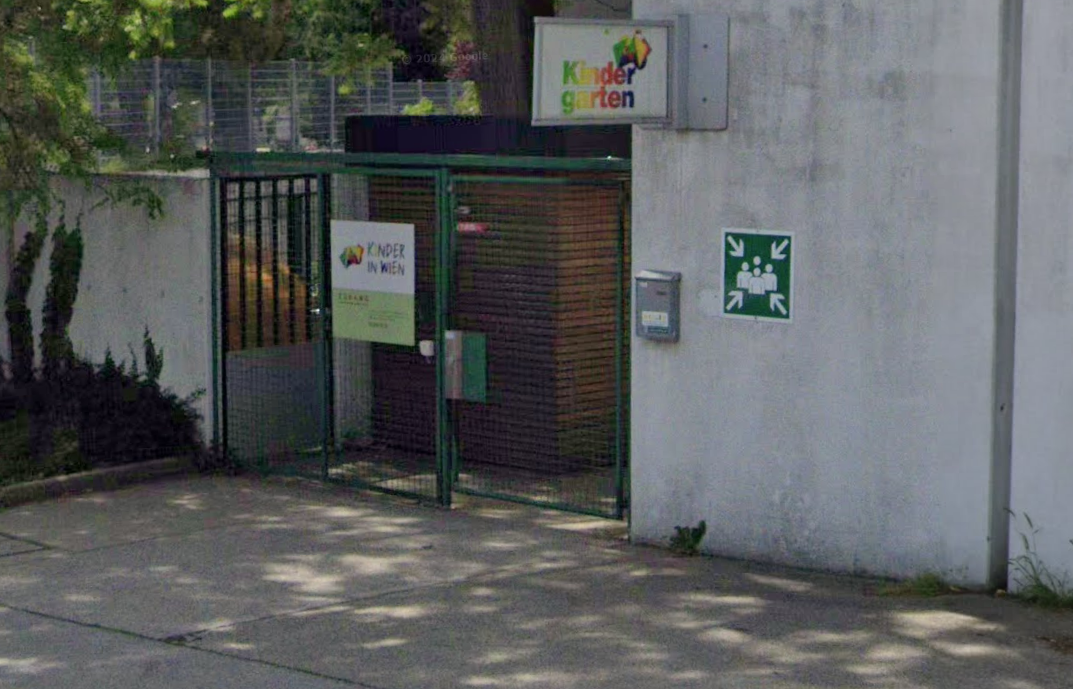 Im ORF-Kindergarten sorgt ein Plakat mit nackten Transpersonen für Aufregung. Der Vorfall passierte in dieser Einrichtung.