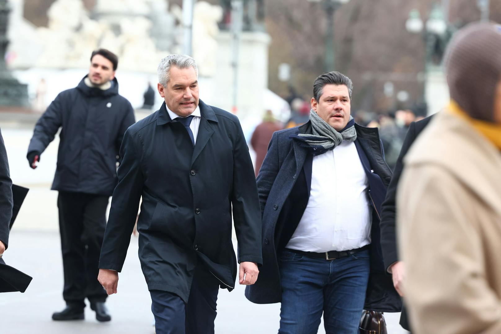 Zu Mittag kommt die Steuerungsgruppe mit den Parteichefs daher im Palais Epstein zusammen.