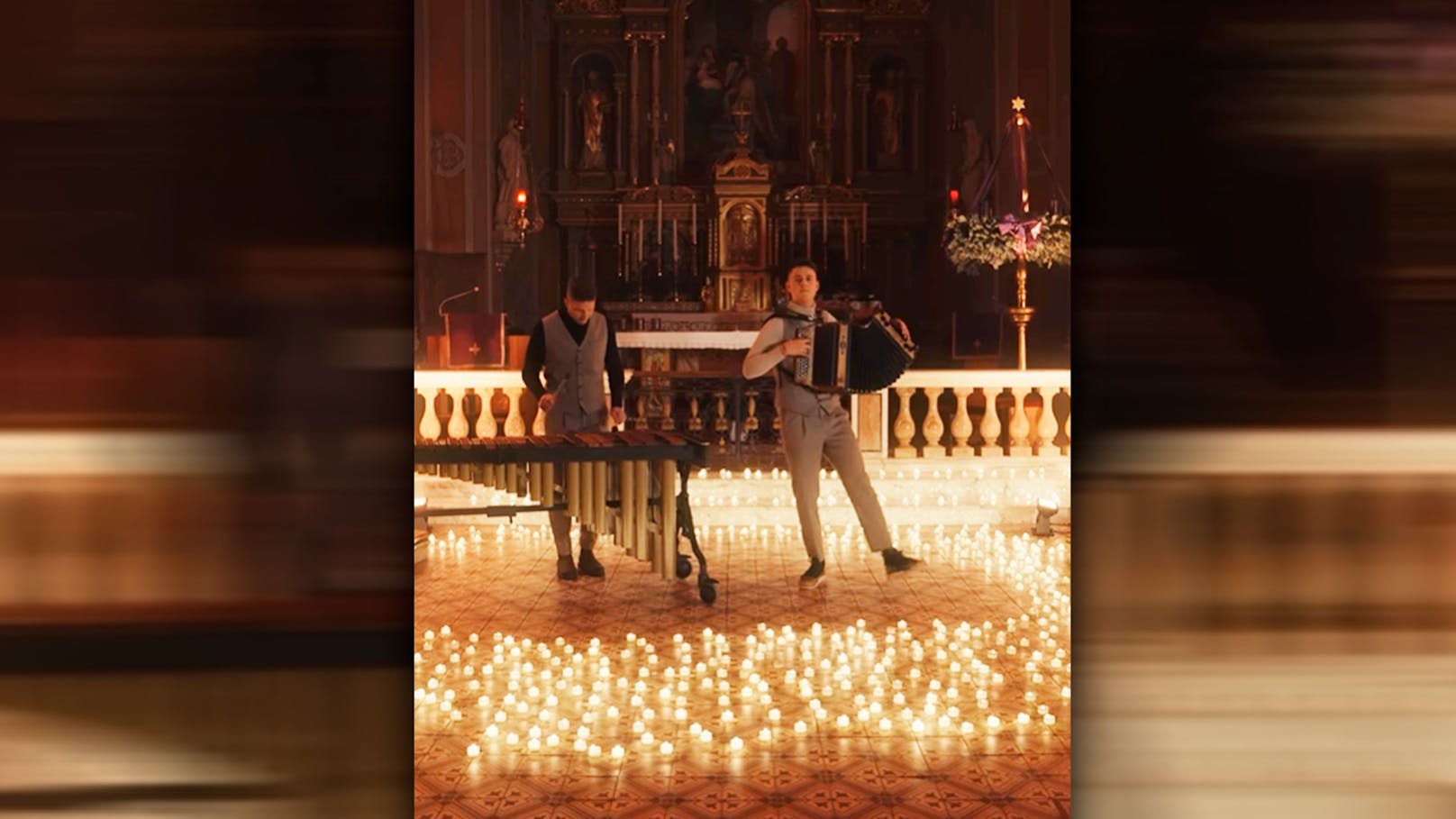 Harmonika in Kirche: Musik-Duo sorgt für Gänsehaut