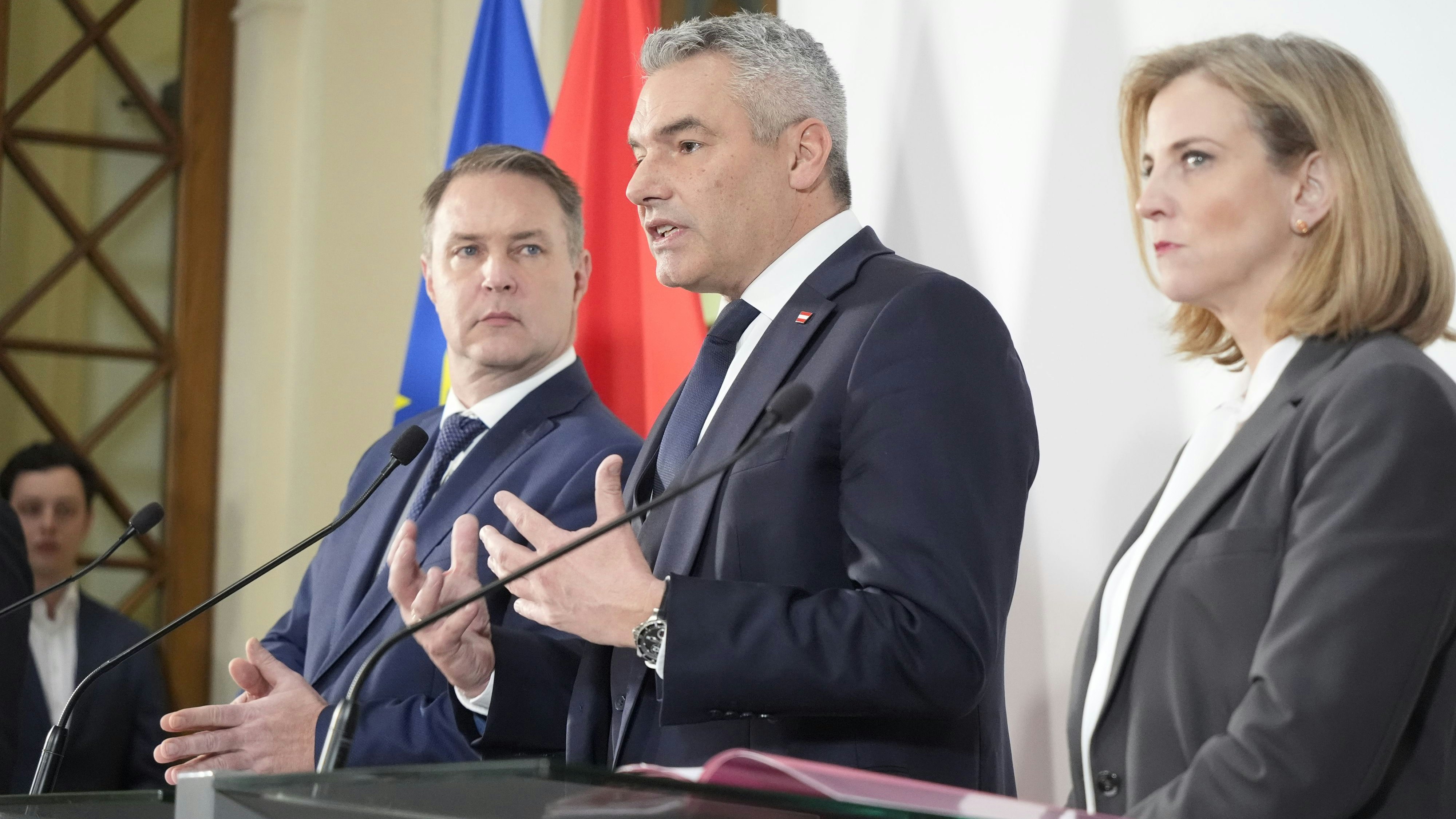 Angespannte Stimmung bei Ampel-Verhandlungen: Babler, Nehammer, Meinl-Reisinger