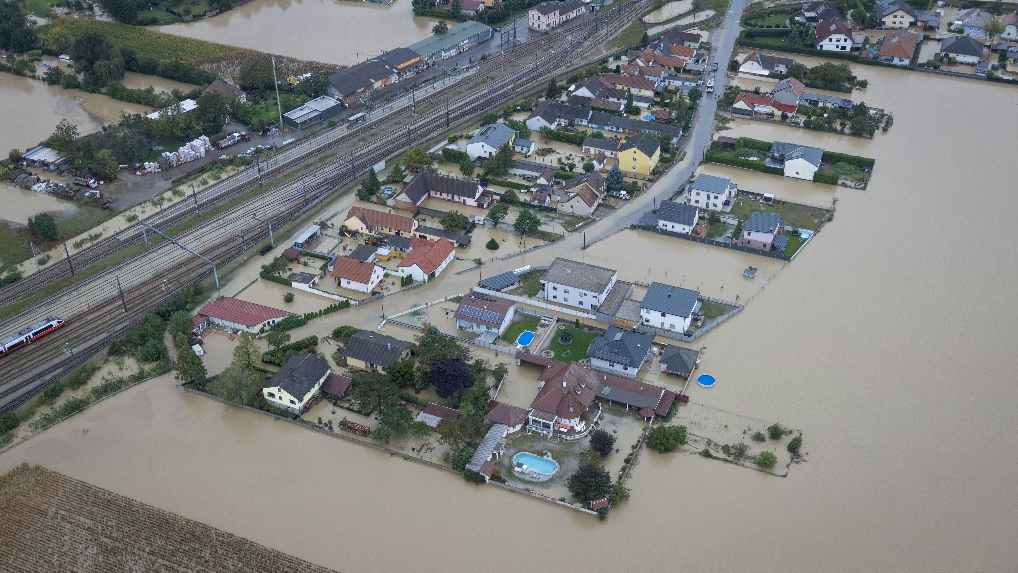Raum Niederösterreich,  Luftaufnahmen von der Überschwemmung  Foto: BMLV/ Daniel Trippolt