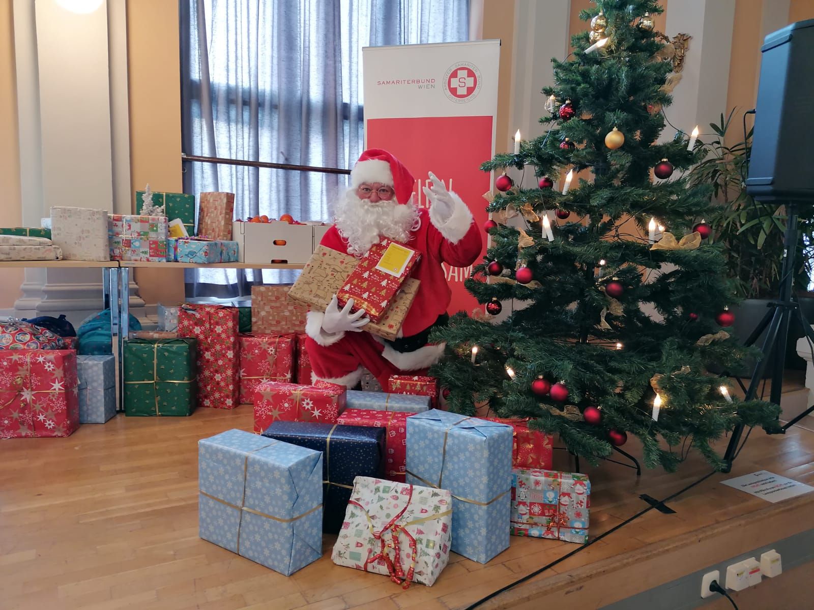 Dass der Weihnachtsmann zu Besuch kommt, wussten die Kinder nicht.