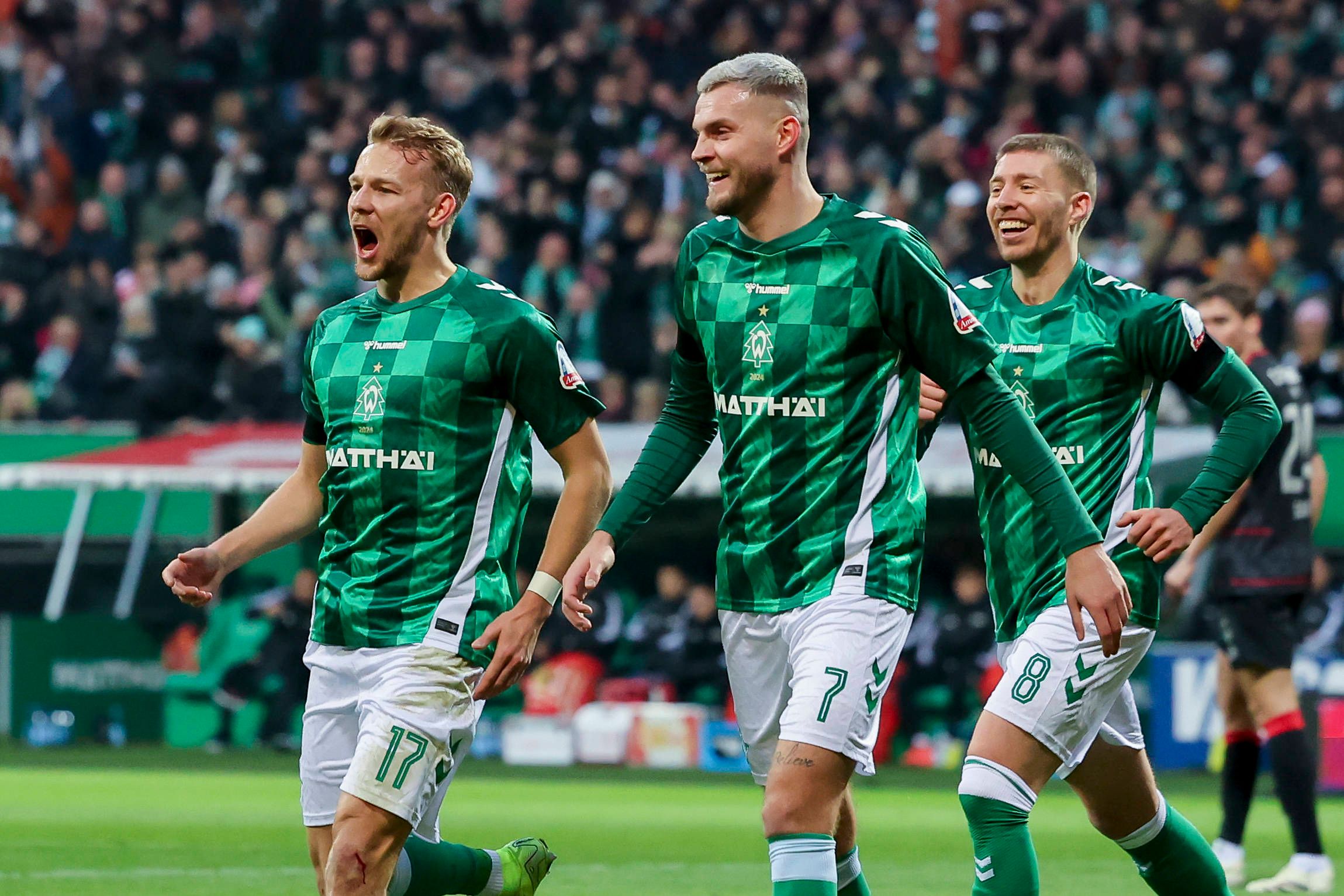 Marco Grüll bejubelt seinen Doppelpack gegen Union Berlin. 