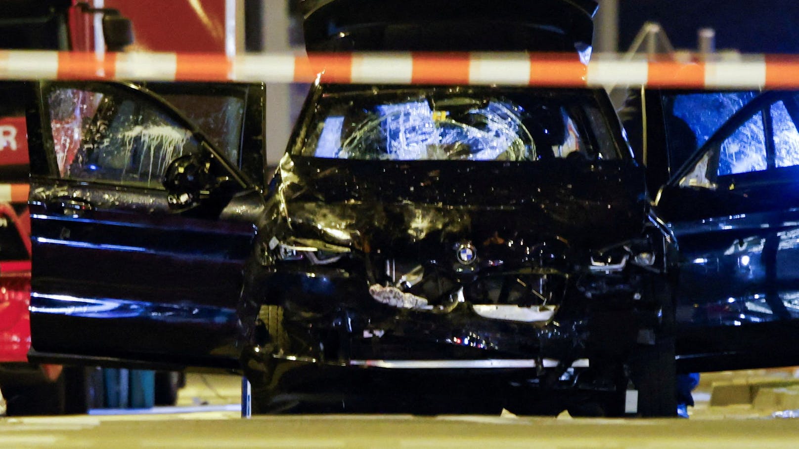 In Magdeburg raste ein Auto in einen Weihnachtsmarkt. 