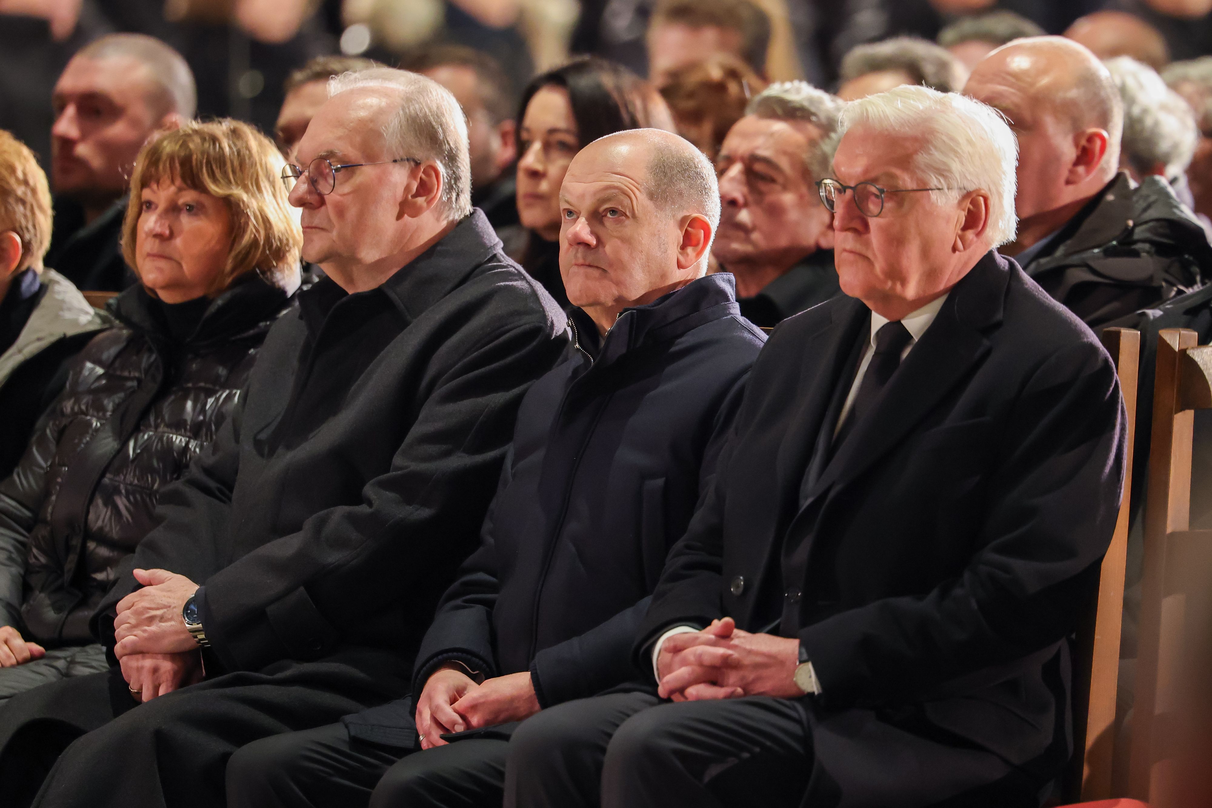 Bundespräsident Frank-Walter Steinmeier und Kanzler Olaf Scholz bei der Trauerfeier in der Kathedrale