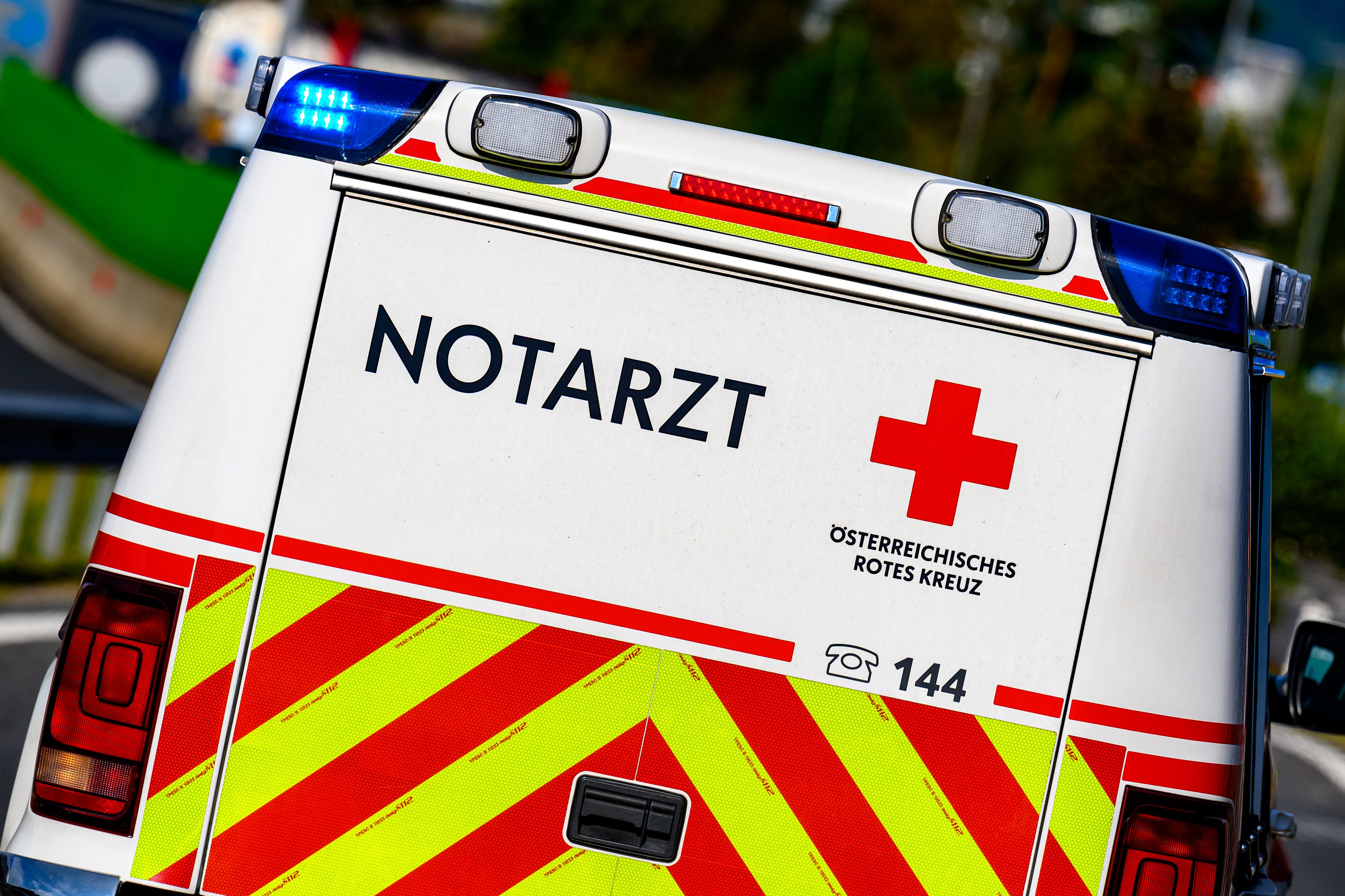 Trotz rascher Hilfe erlag der Mann seinen schweren Verletzungen. (Symbolbild)