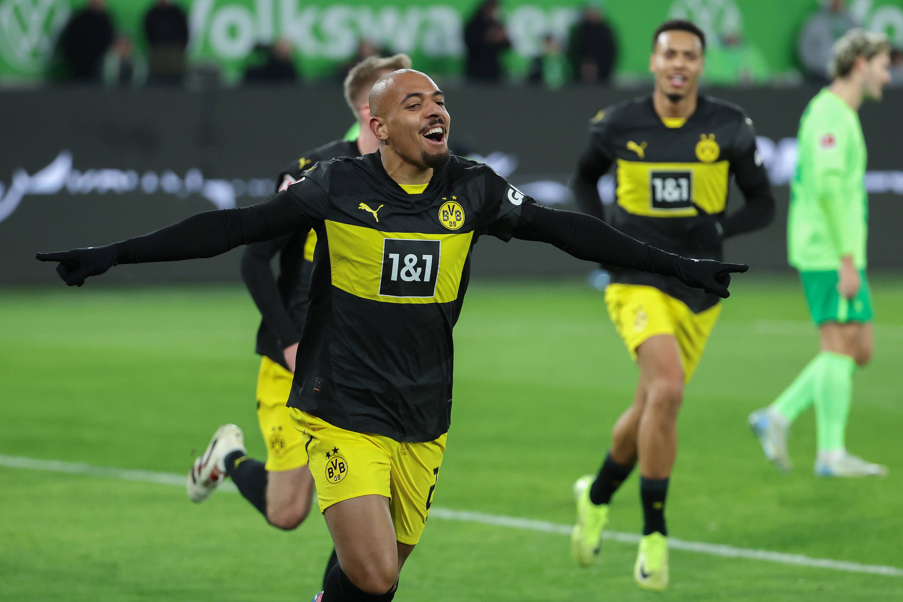 Donyell Malen und Dortmund jubelten in Wolfsburg.