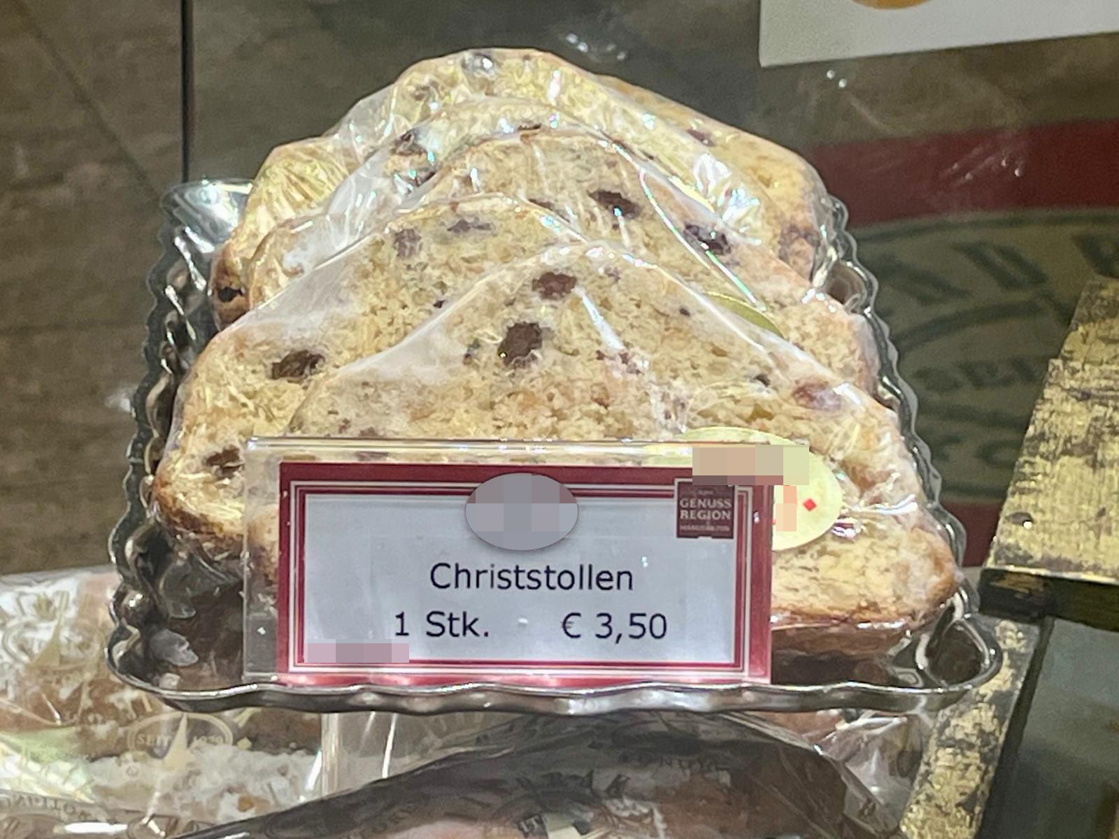 Keinen ganzen Stollen, sondern einzeln verpackte Scheiben entdeckte der Linzer in der Auslage.