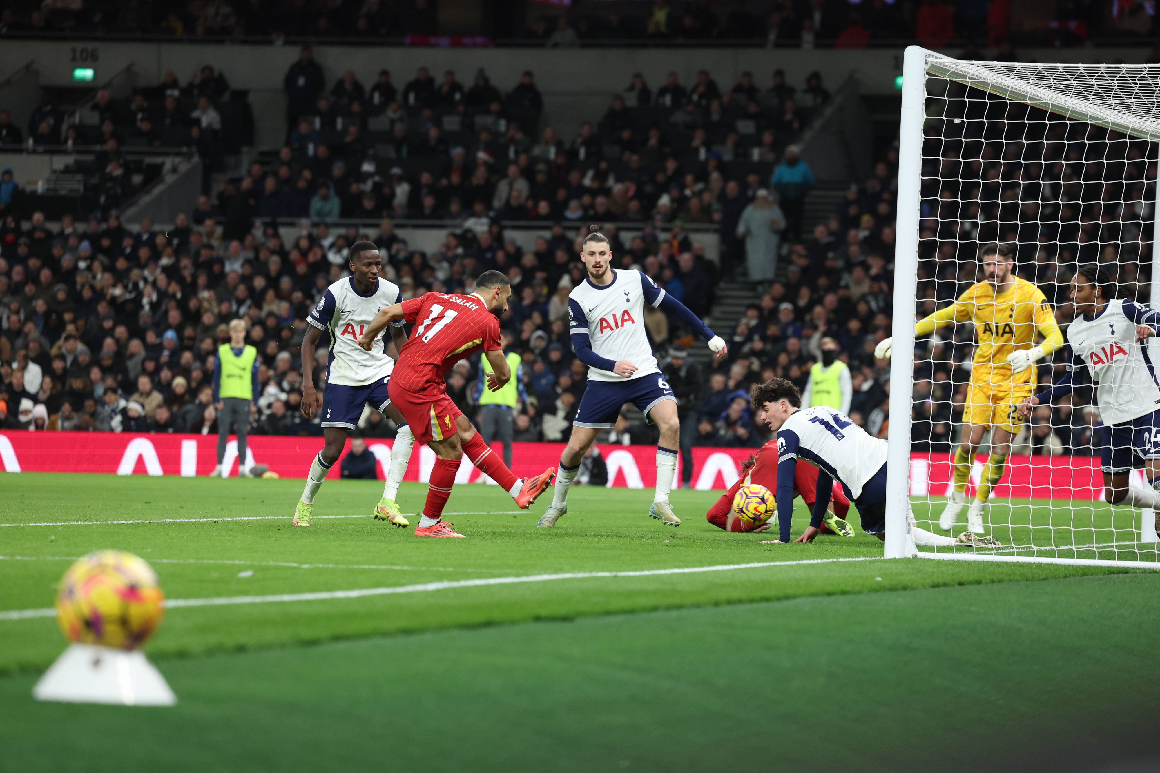 Mo Salah zerlegt die Spurs förmlich im Alleingang.
