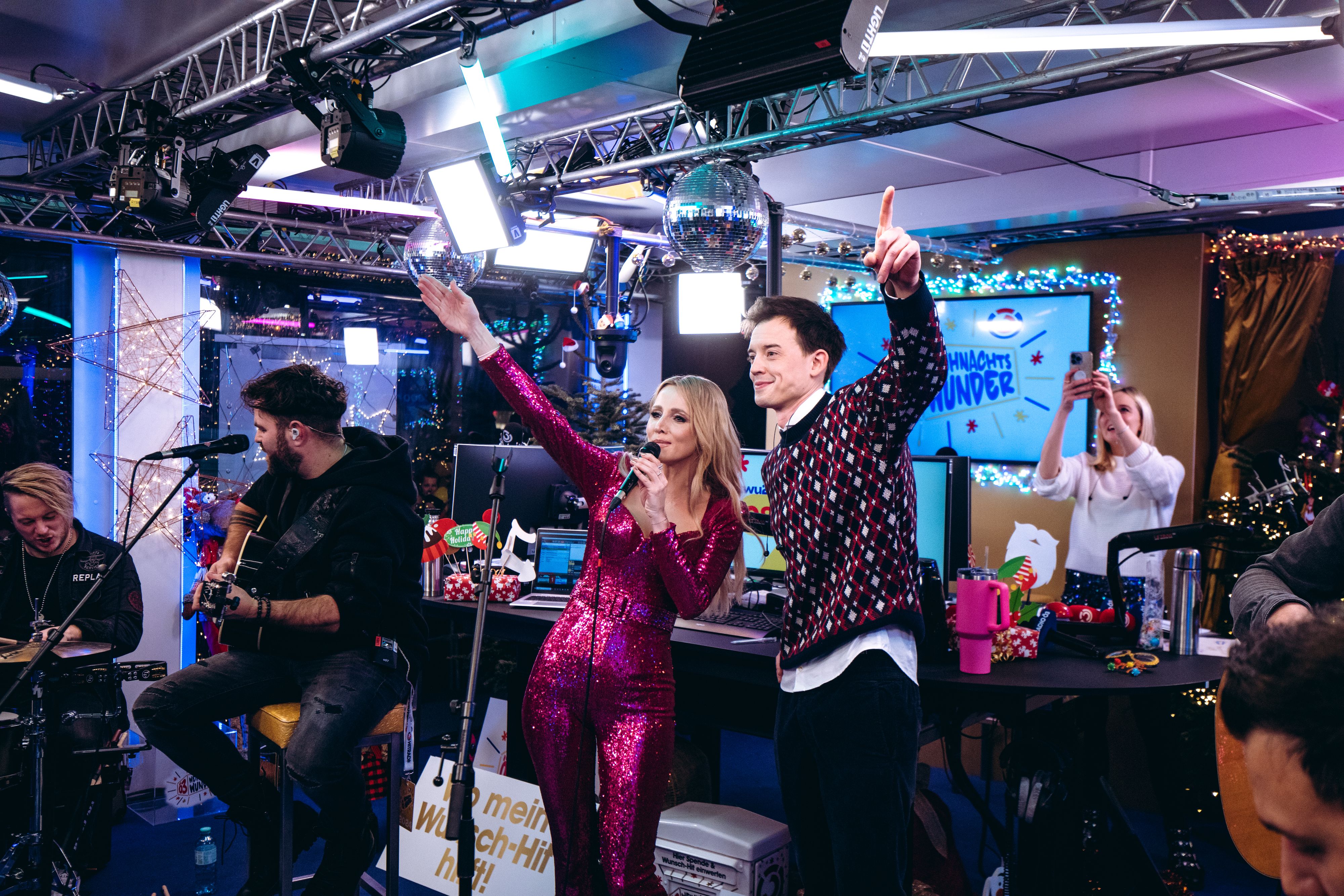 Melissa Naschenweng schaute beim Ö3-Weihnachtswunder vorbei.