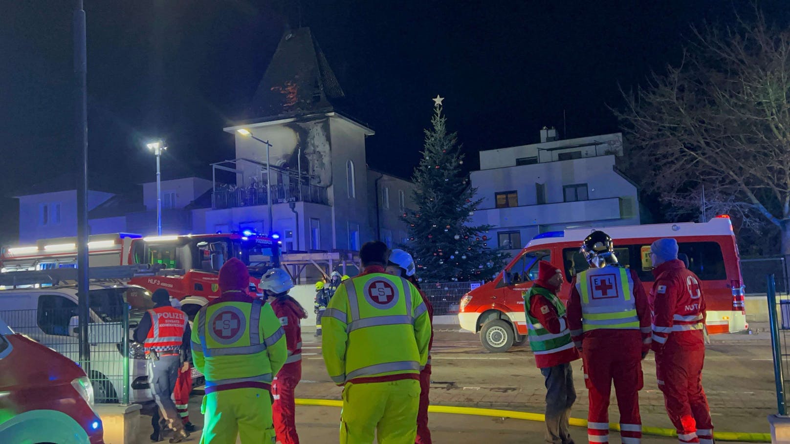 Beide konnten erfolgreich gerettet und den alarmierten Rettungsdiensten – dem Samariterbund Eichgraben, dem Roten Kreuz Purkersdorf sowie dem Notarzt aus Purkersdorf – übergeben werden.