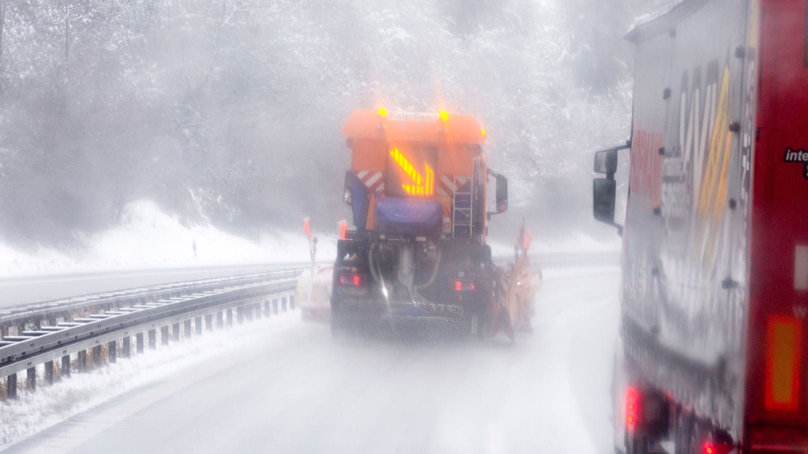 Wintereinbruch in Österreich – Erste Straßen gesperrt