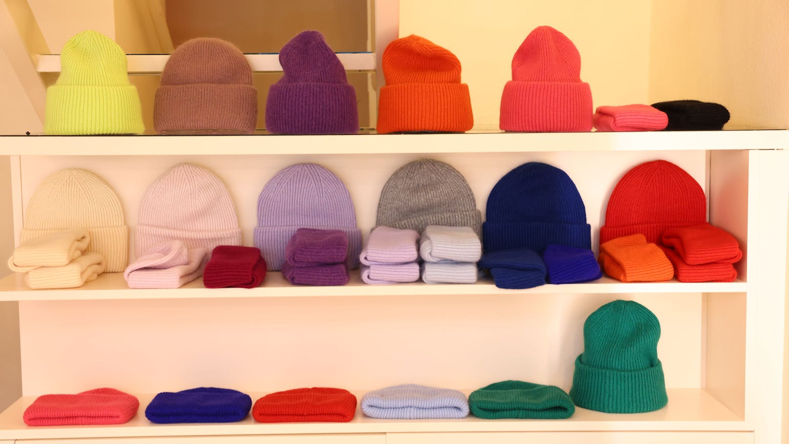 Auch Beanies werden angeboten.